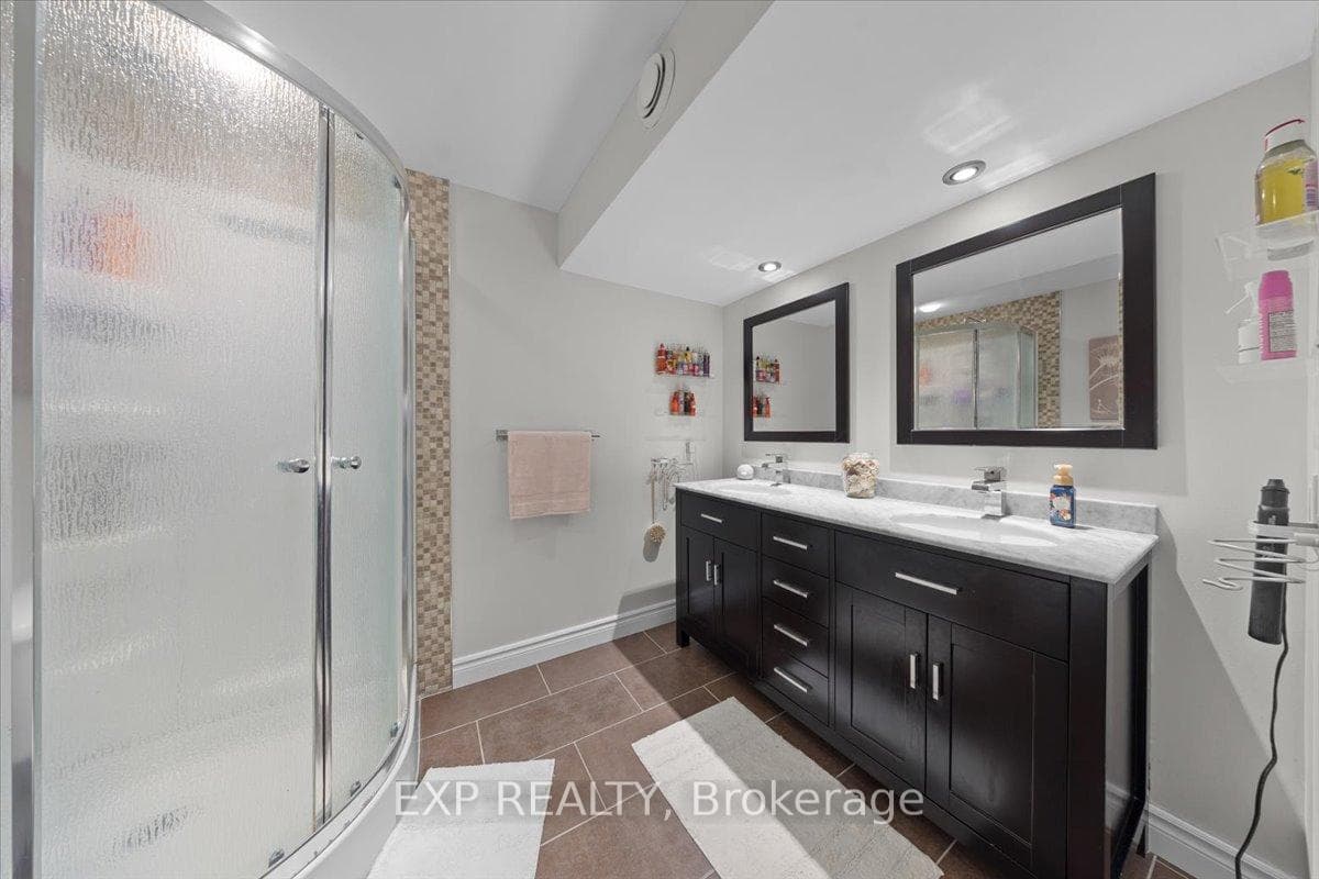 2670 Pierrette Drive photo 27