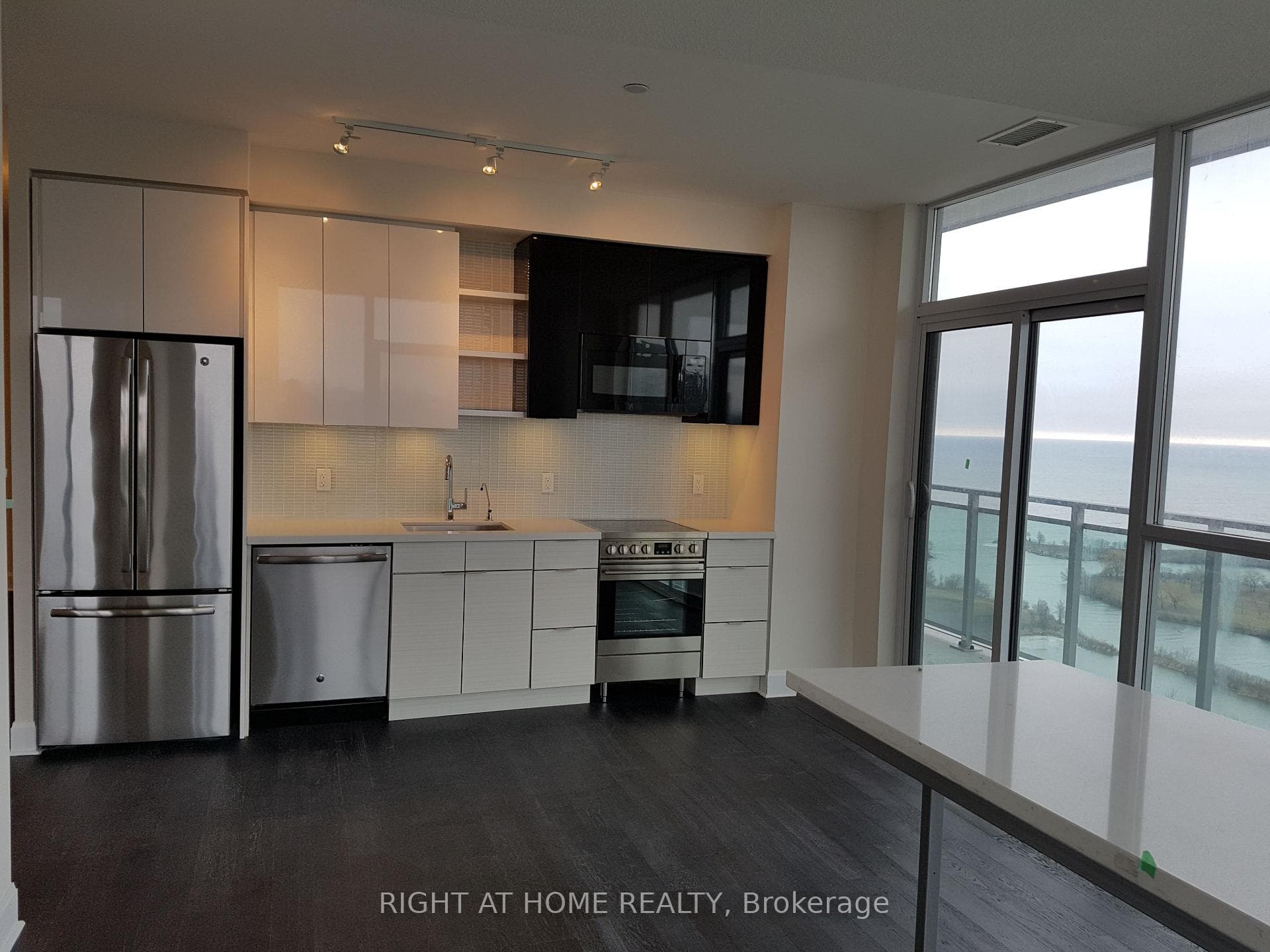 33 Shore Breeze Drive Unit 2403 photo 9