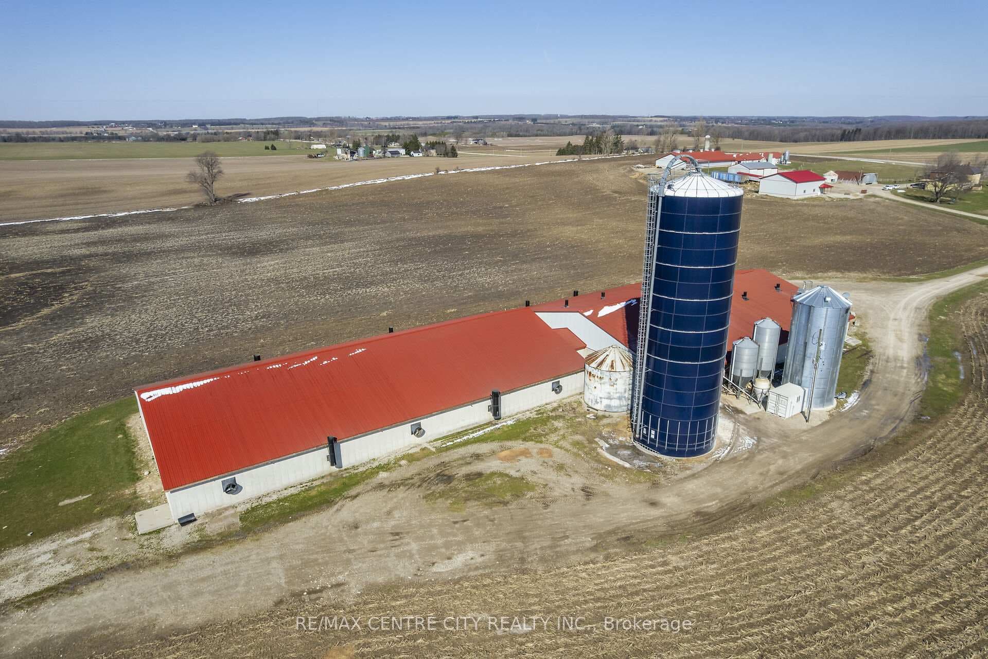 737 Conc 12E Road photo 26