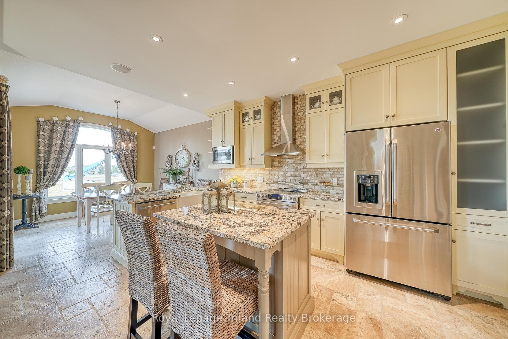 1142 Caen Avenue photo 19