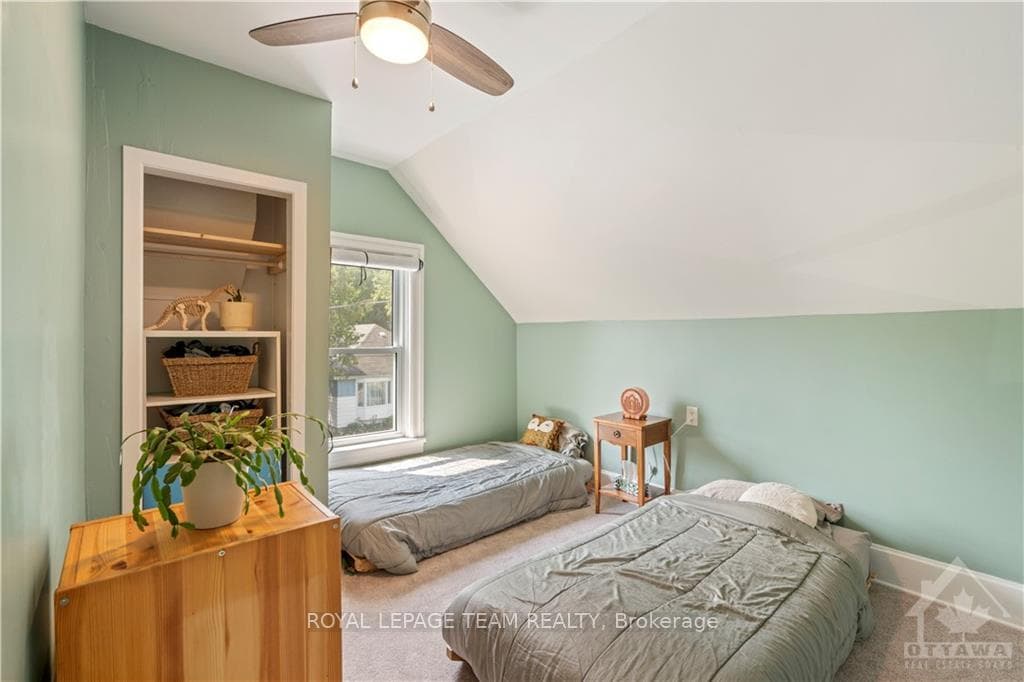 488 CLARENCE Street photo 20