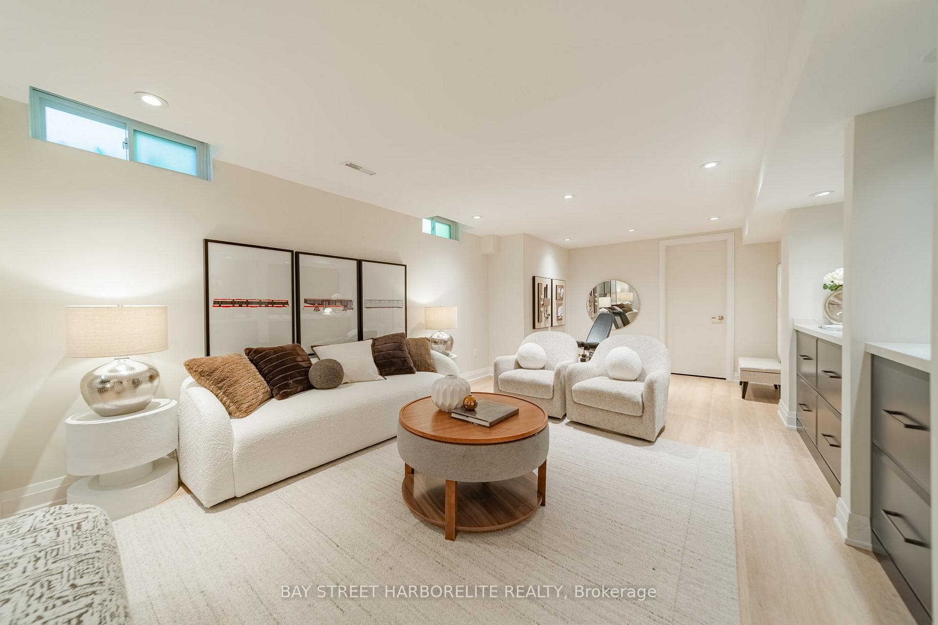 2366 Devon Road photo 26