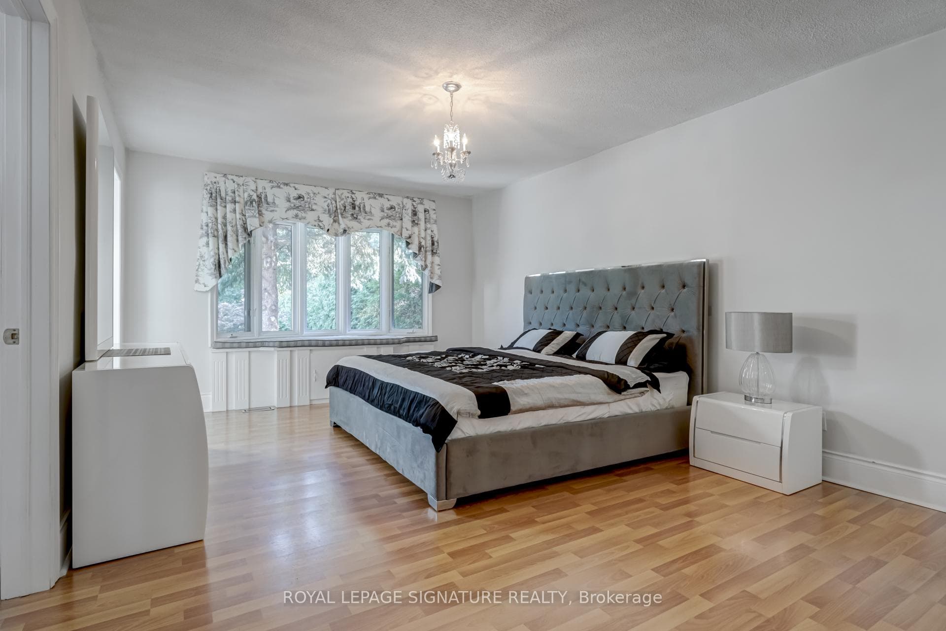 383 Maplehurst Avenue photo 13