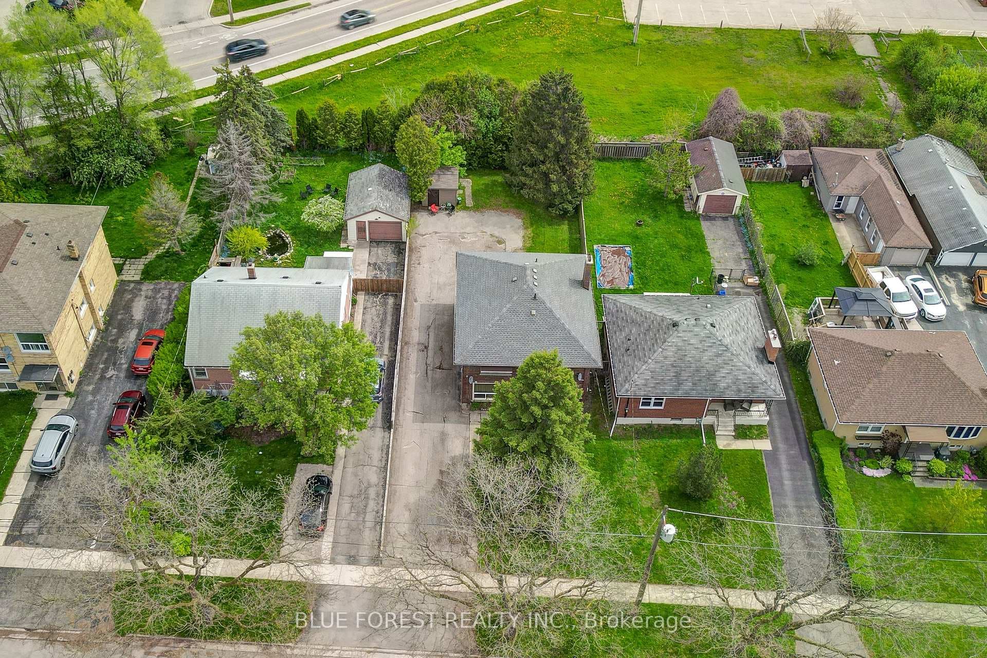 390 Thiel Street photo 8