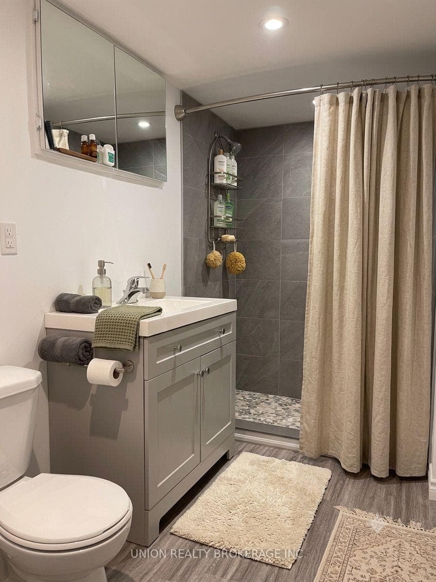 142 Pickering Street Unit Lower photo 6