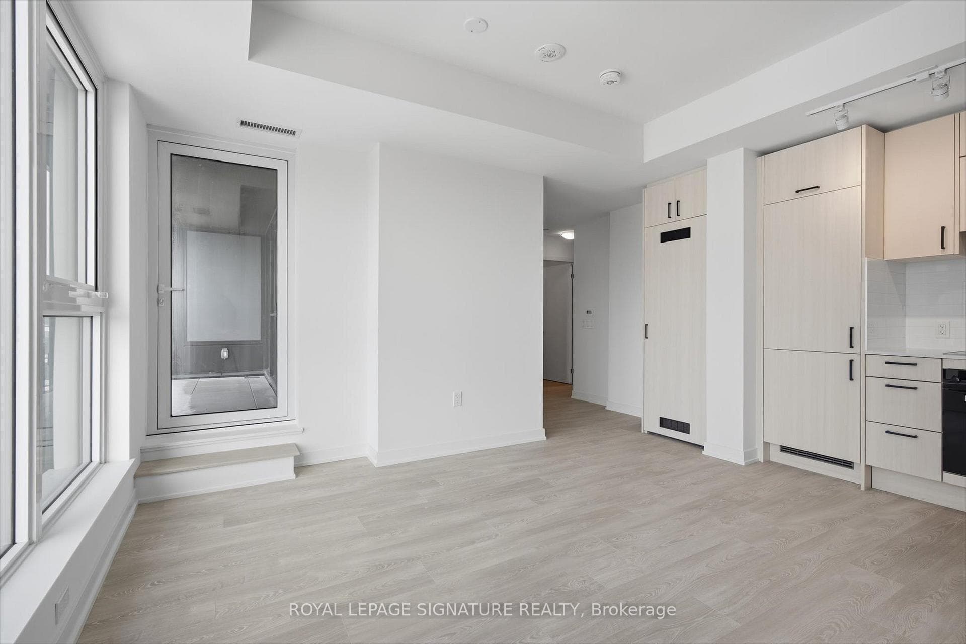 1 Quarrington Lane Unit 904 photo 8