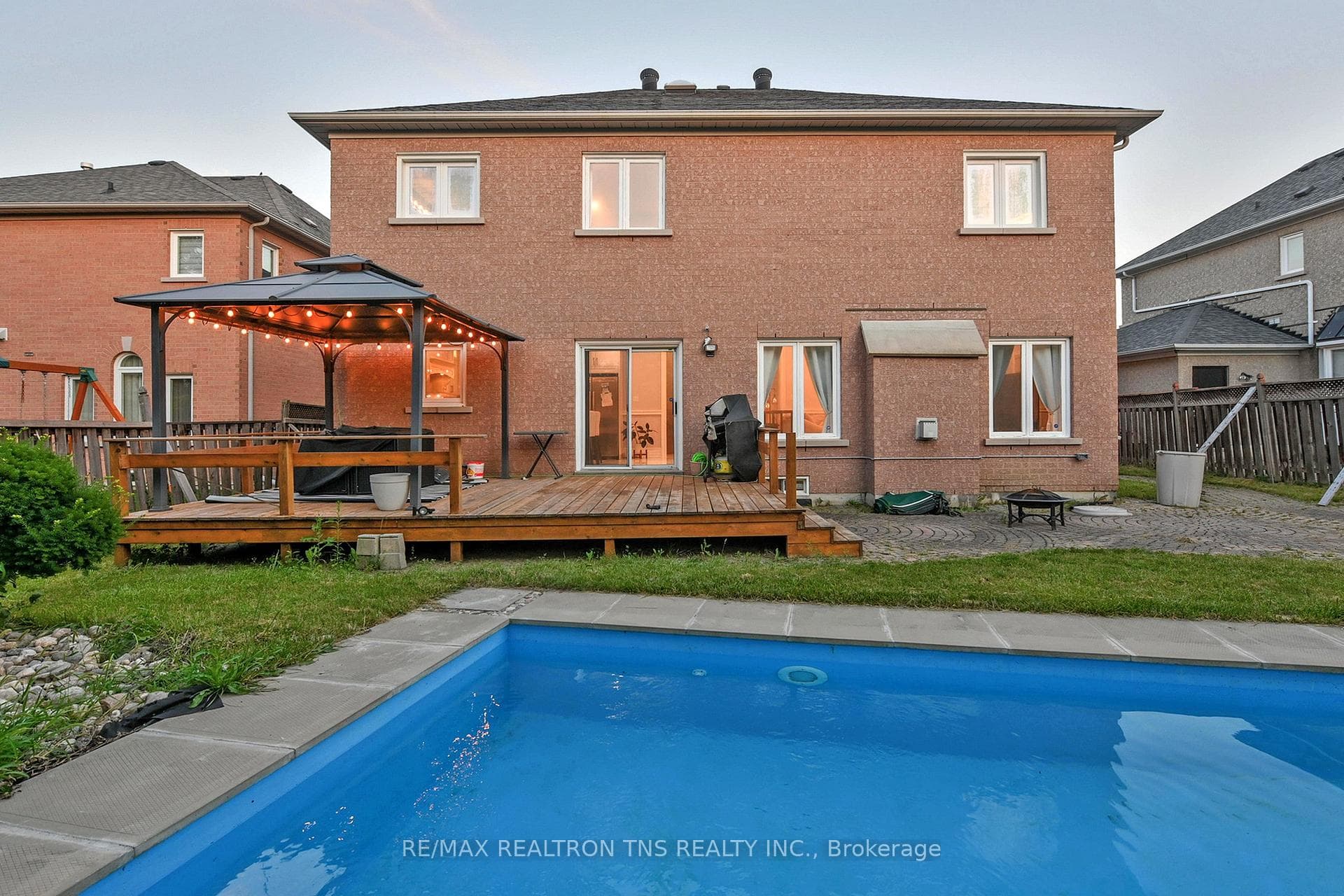 119 Golden Tulip Crescent photo 38
