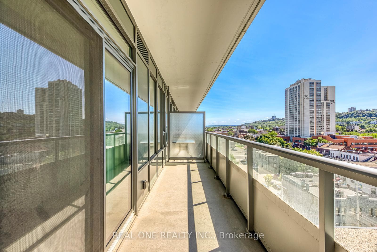 212 King William Street Unit 906 photo 17
