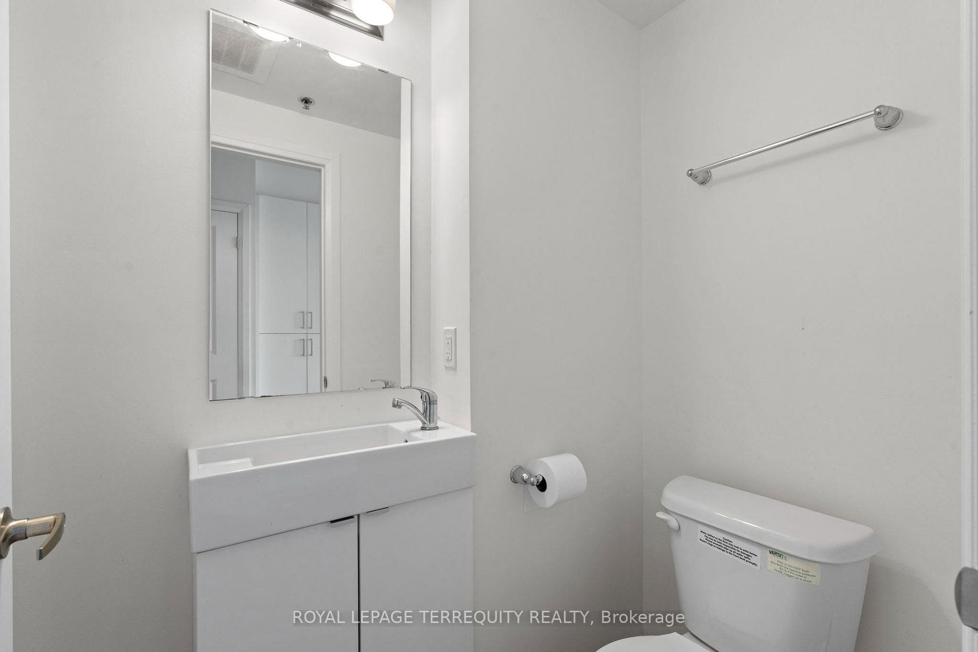 1900 Simcoe Street Unit 703 photo 15