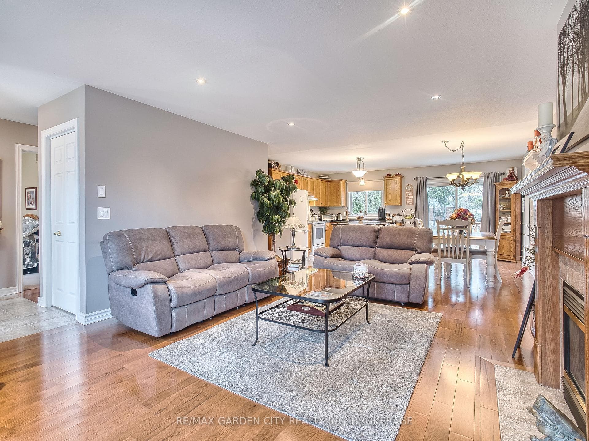 785 Foss Road photo 18