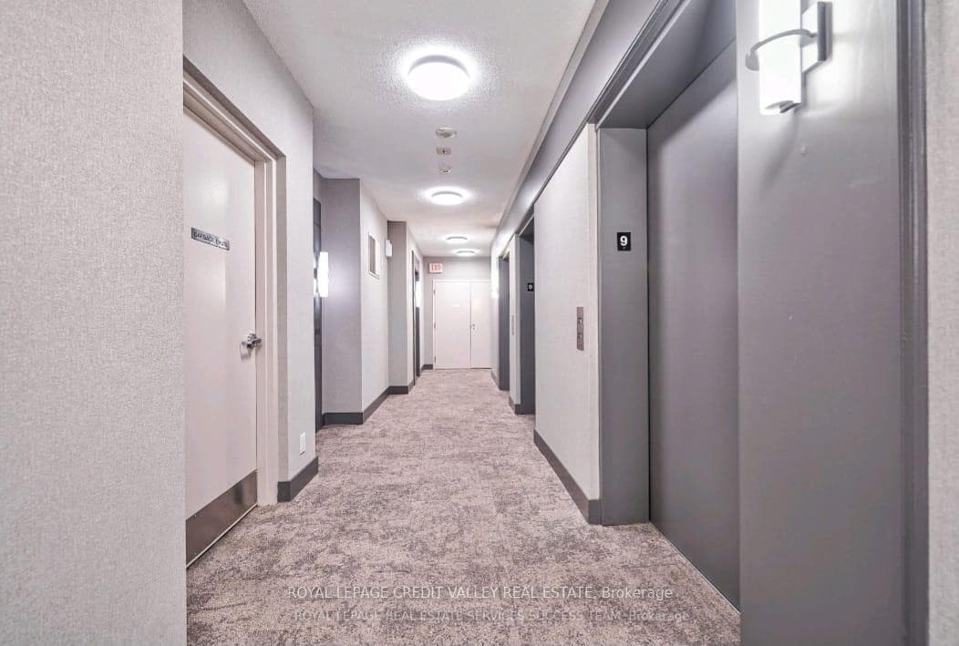 90 Absolute Avenue Unit 910 photo 2