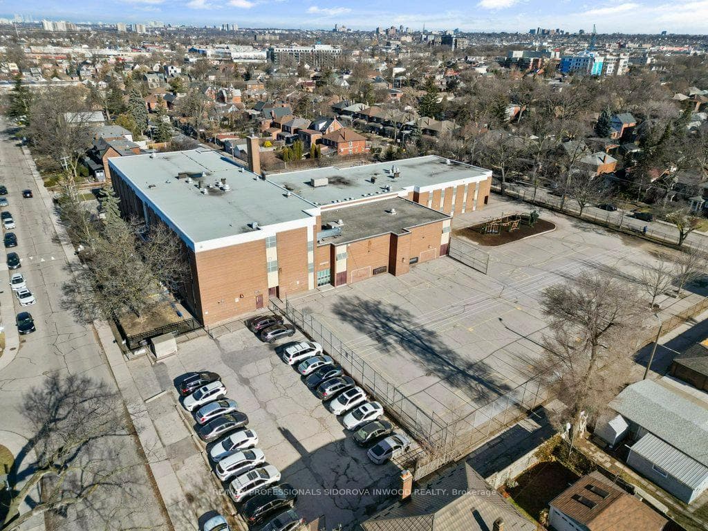 583 Willard Avenue photo 30