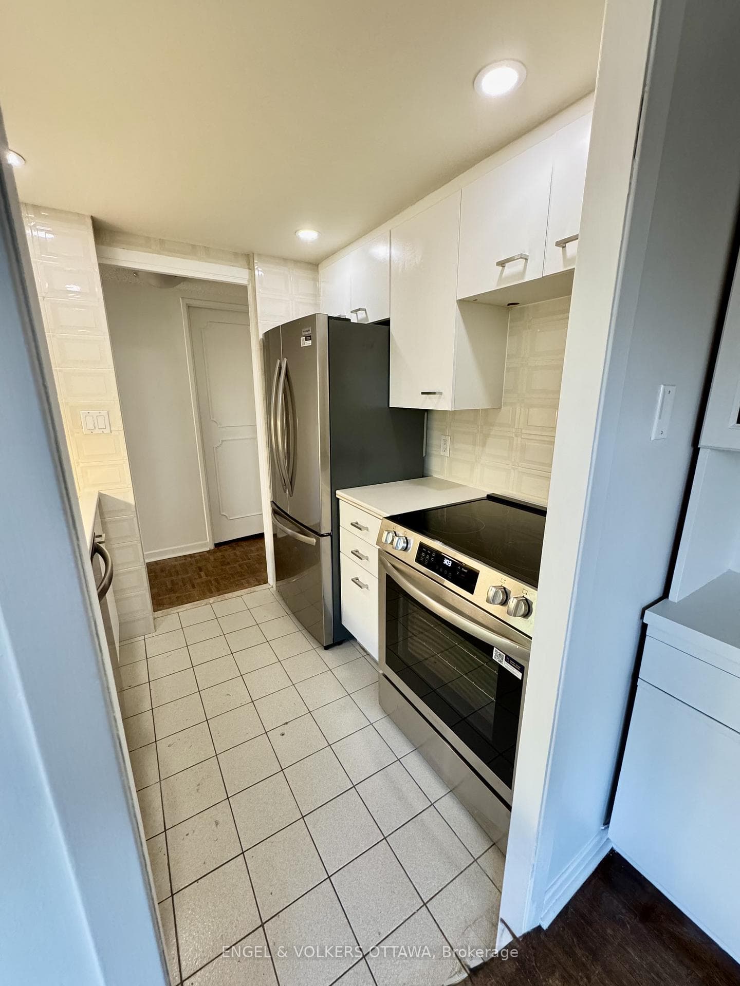 20 The Driveway Avenue Unit 605 photo 8