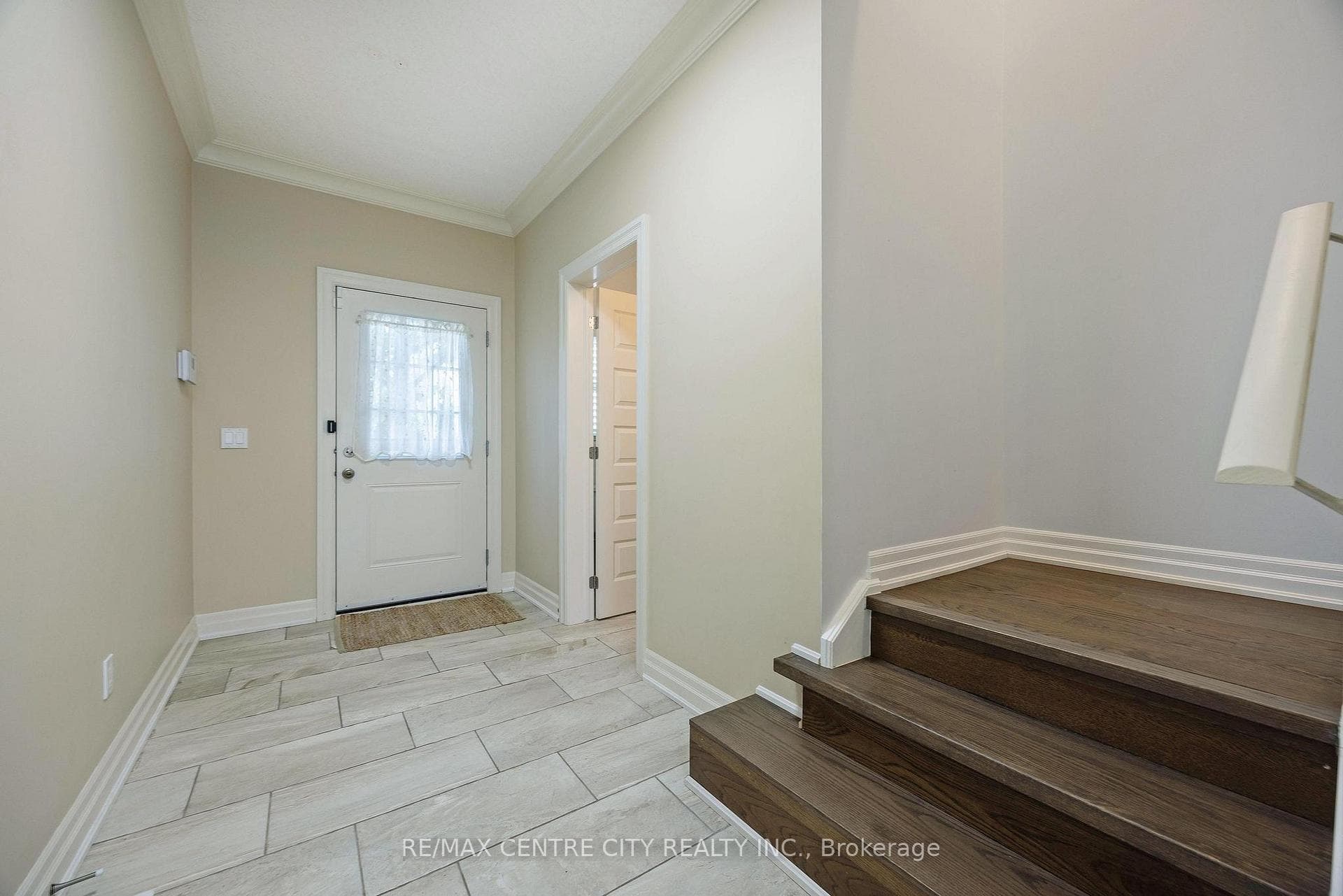 1850 BEAVERBROOK Avenue Unit 18 photo 4