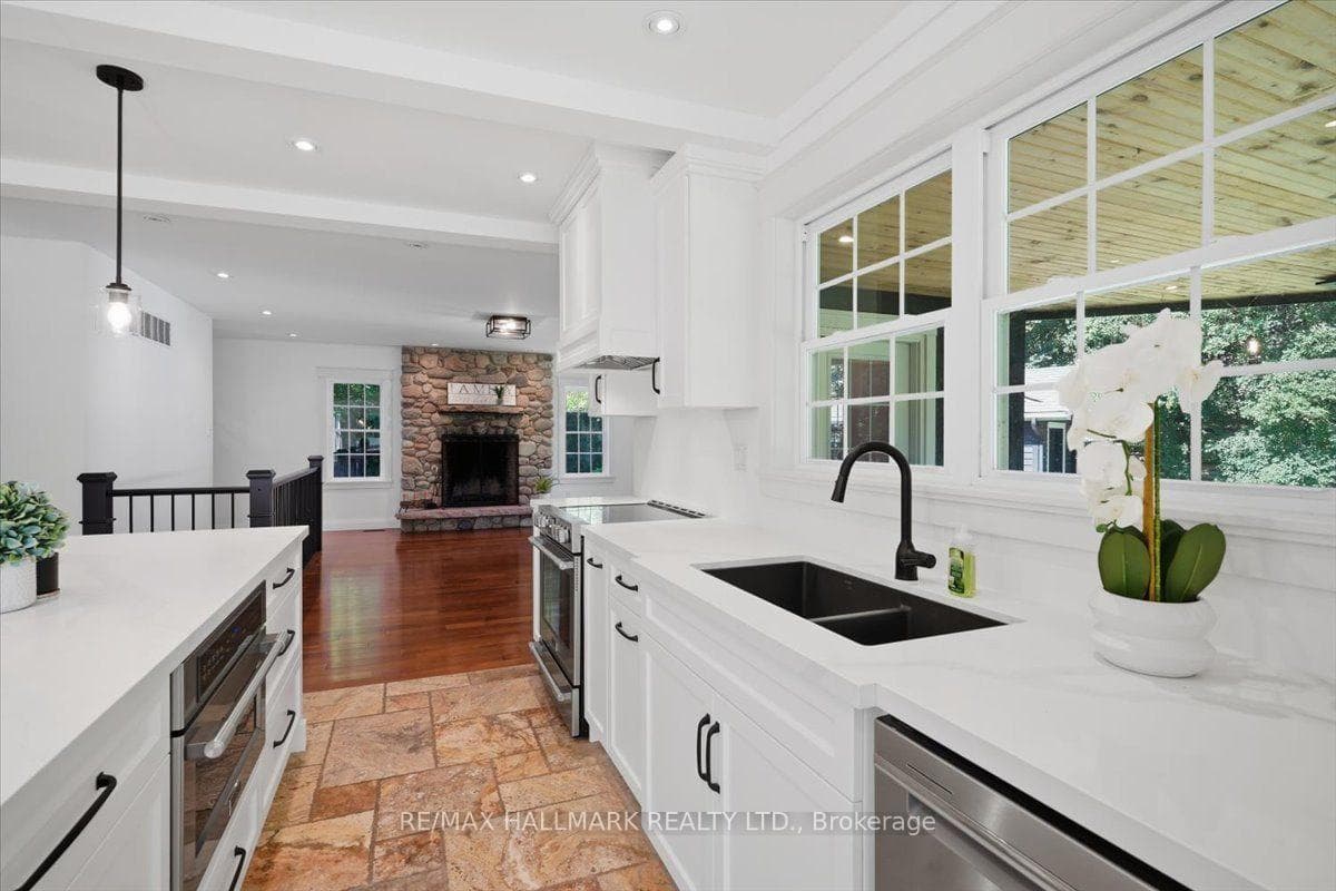 105 Duckworth Street photo 18