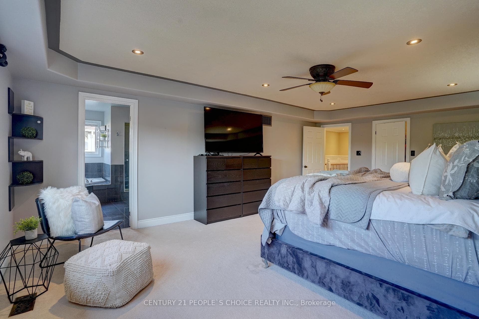 119 Laprade Square photo 23