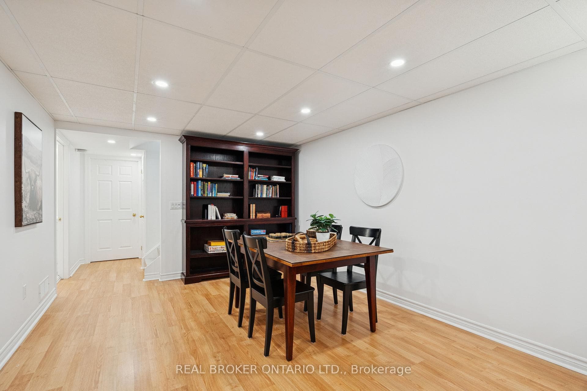 75 Doctor Moore Court photo 34