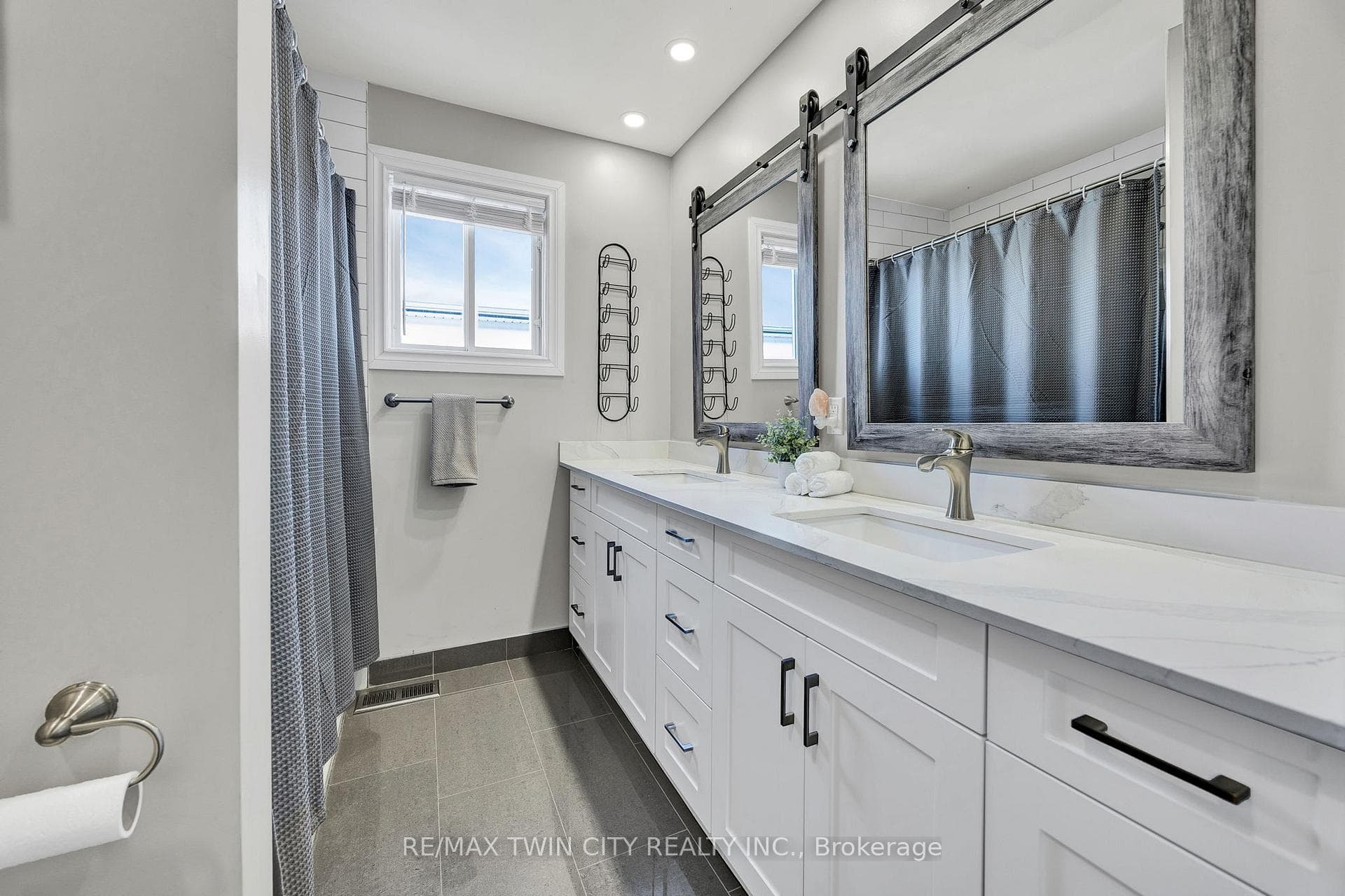 299 Erinbrook Drive photo 15