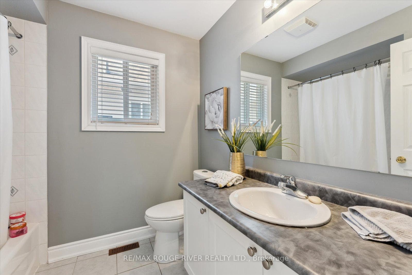 35 Baycliffe Drive photo 21