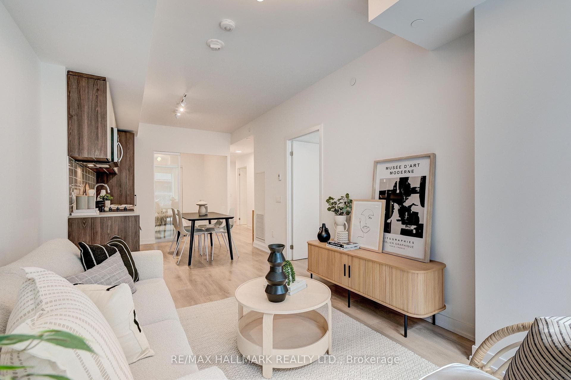 150 Logan Avenue Unit 221 photo 10