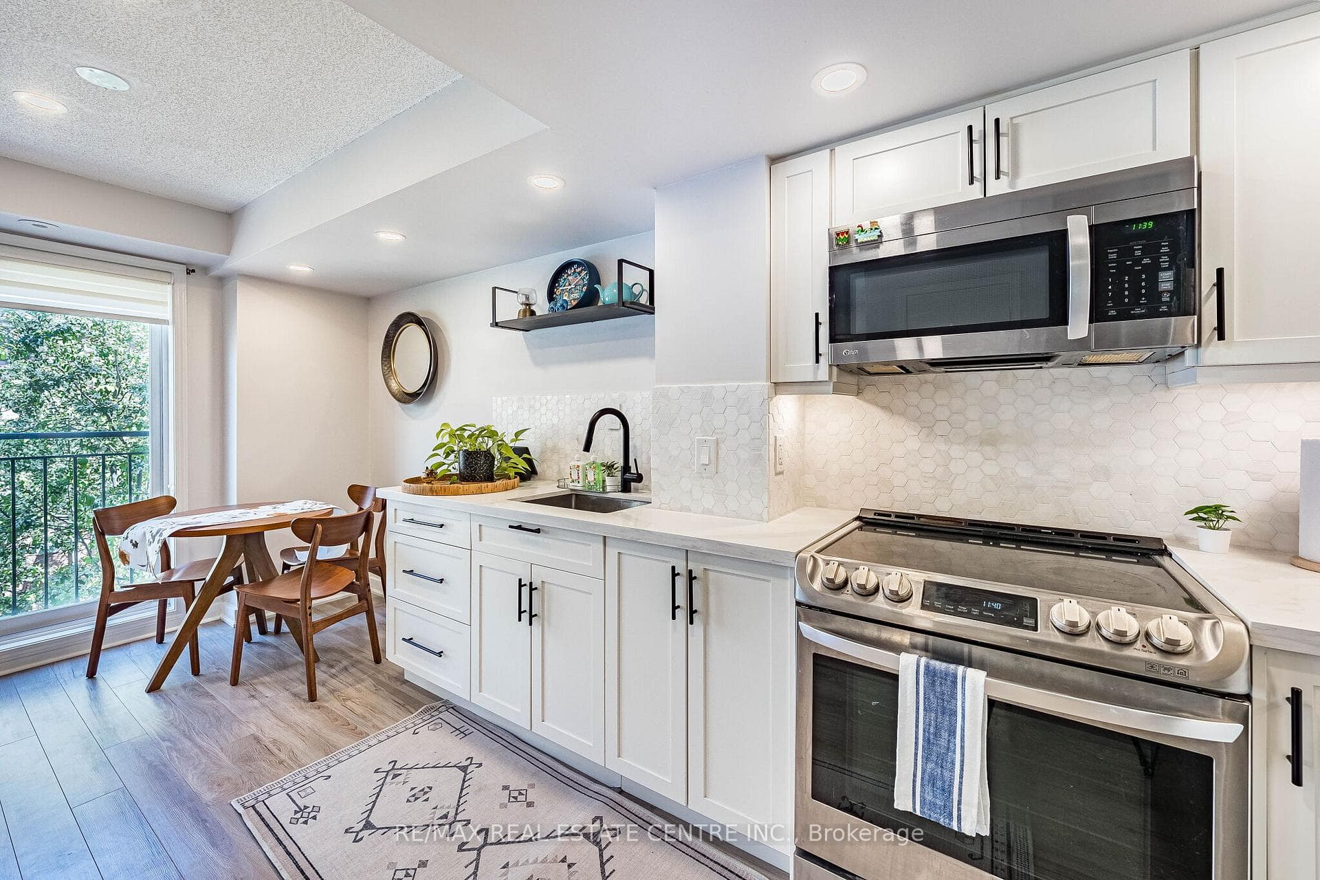 16 Laidlaw Street Unit 920 photo 9