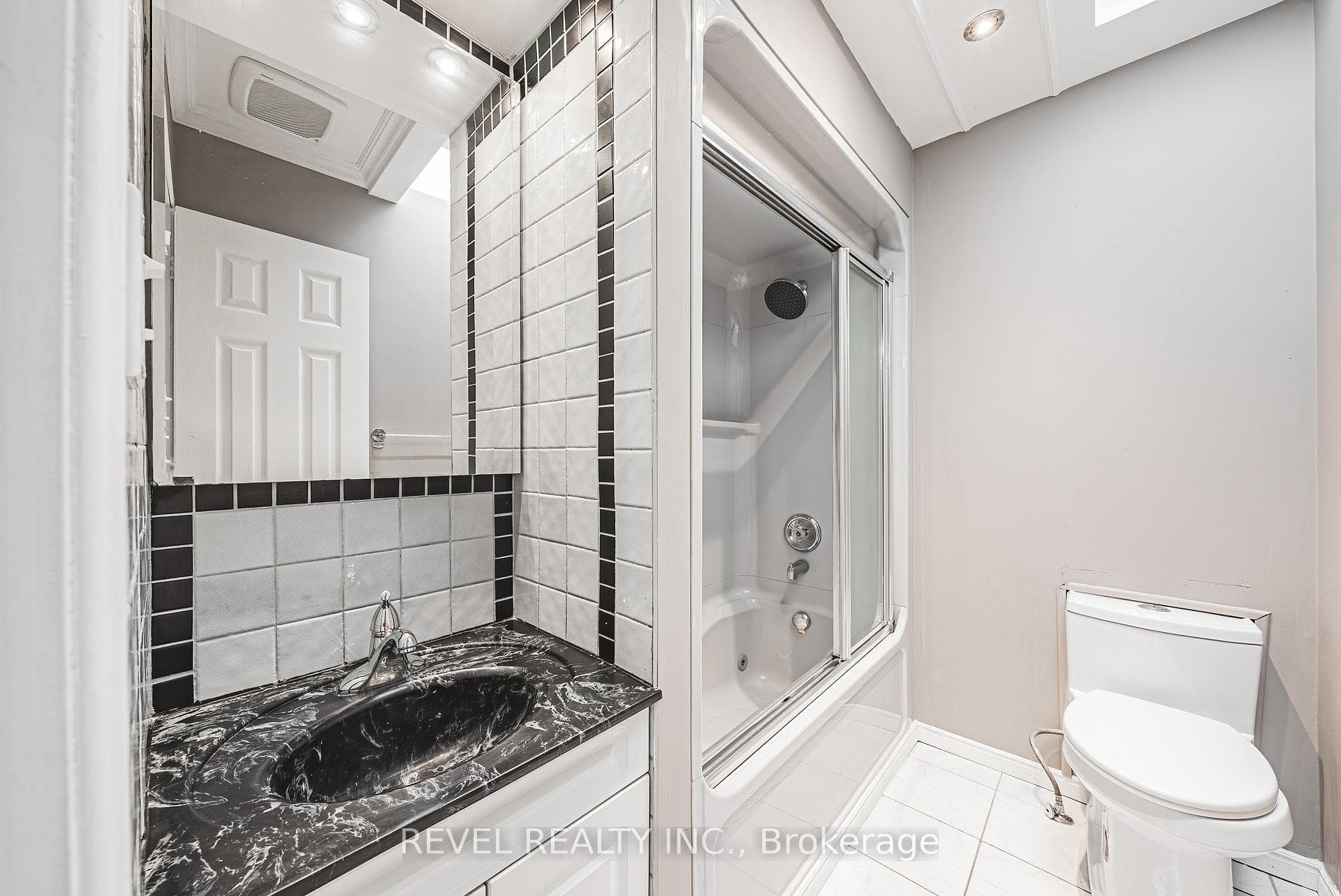 80 Blackthorn Lane photo 17
