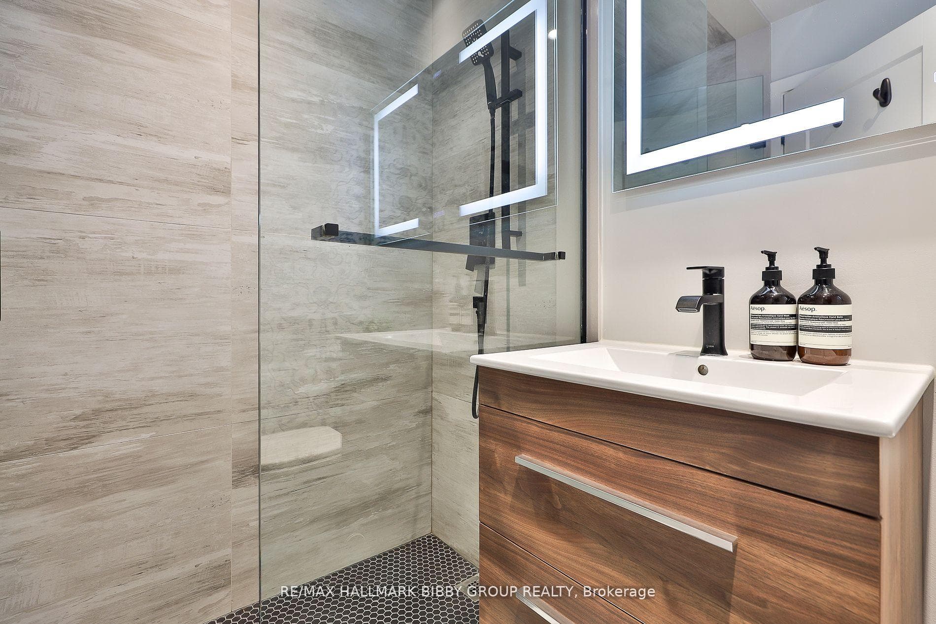 365 Dundas Street Unit 101 photo 20