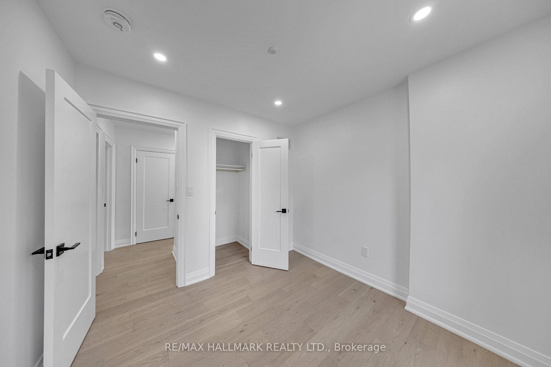 978 Midland Avenue photo 21