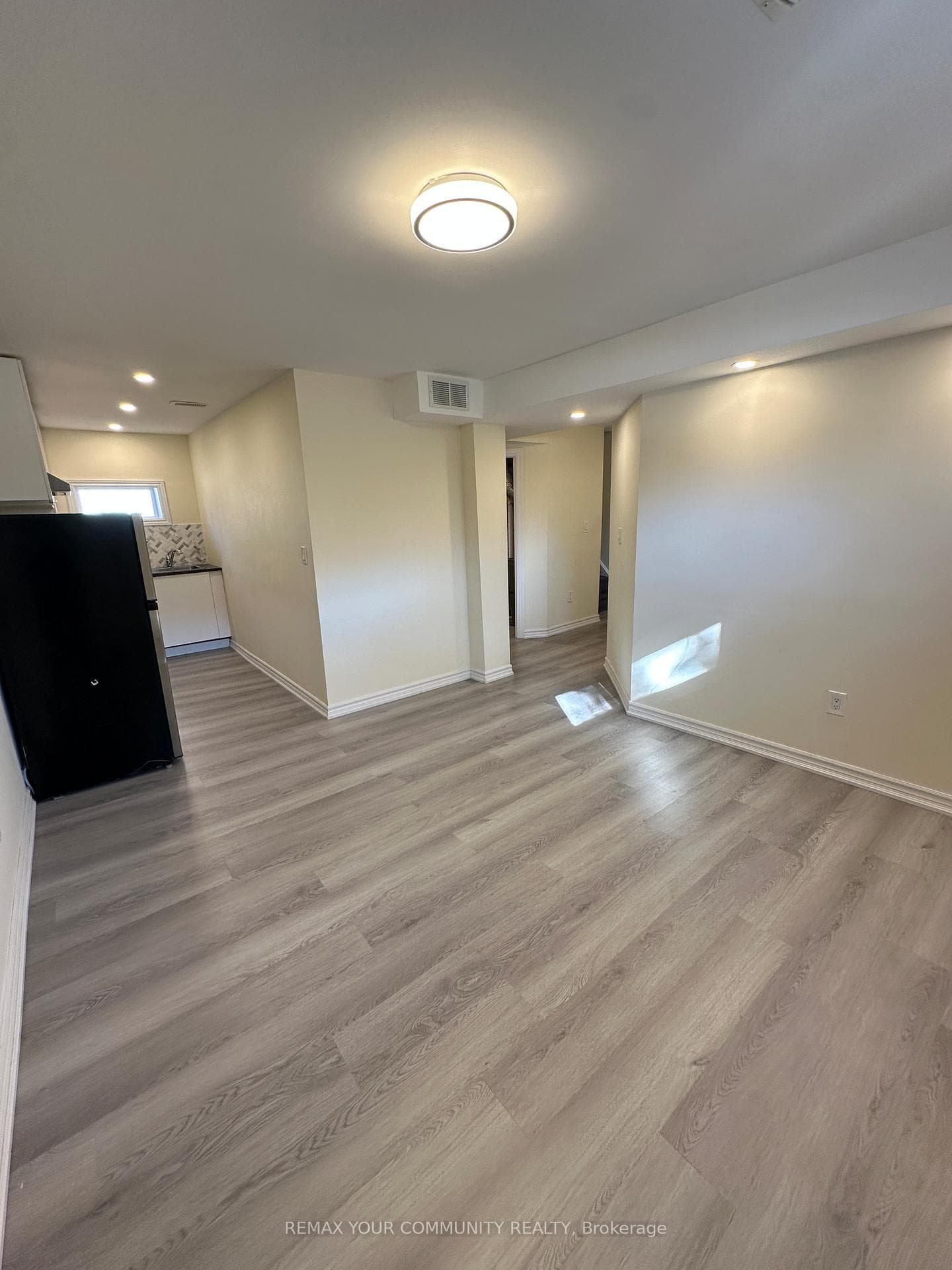 356 Sandford Street photo 13