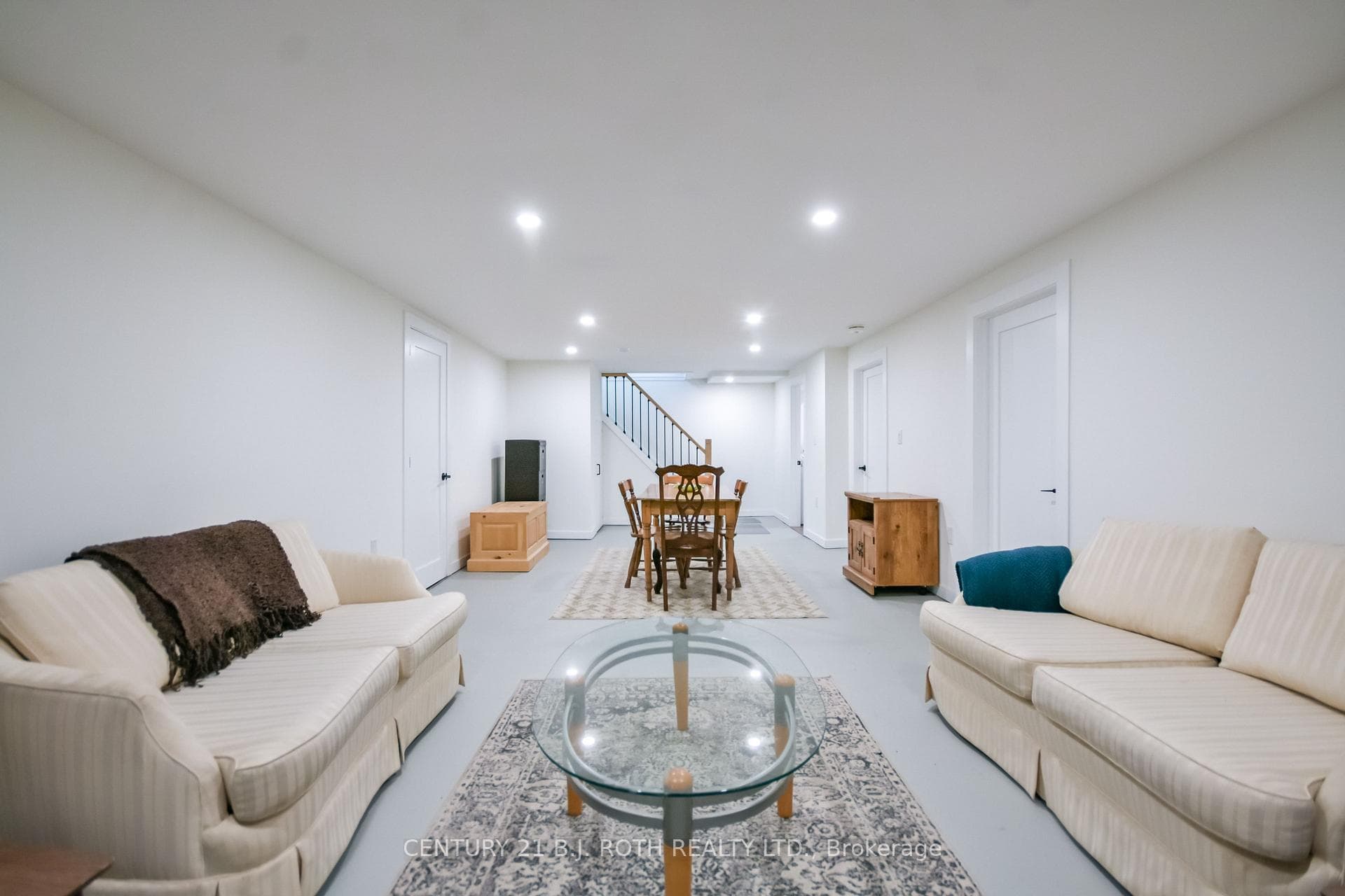 223 Wellington Street photo 28