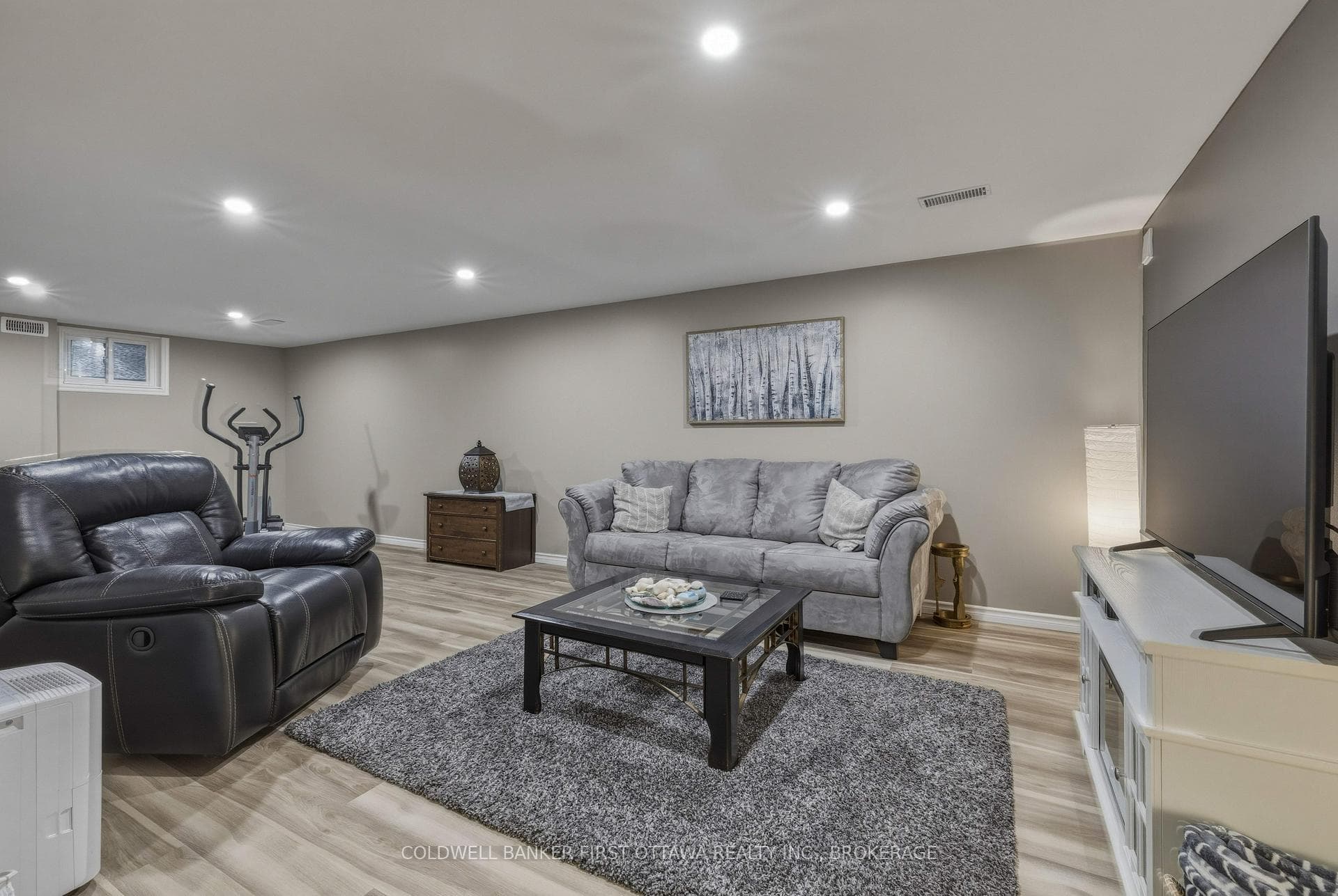 695 Laidlaw Crescent photo 32