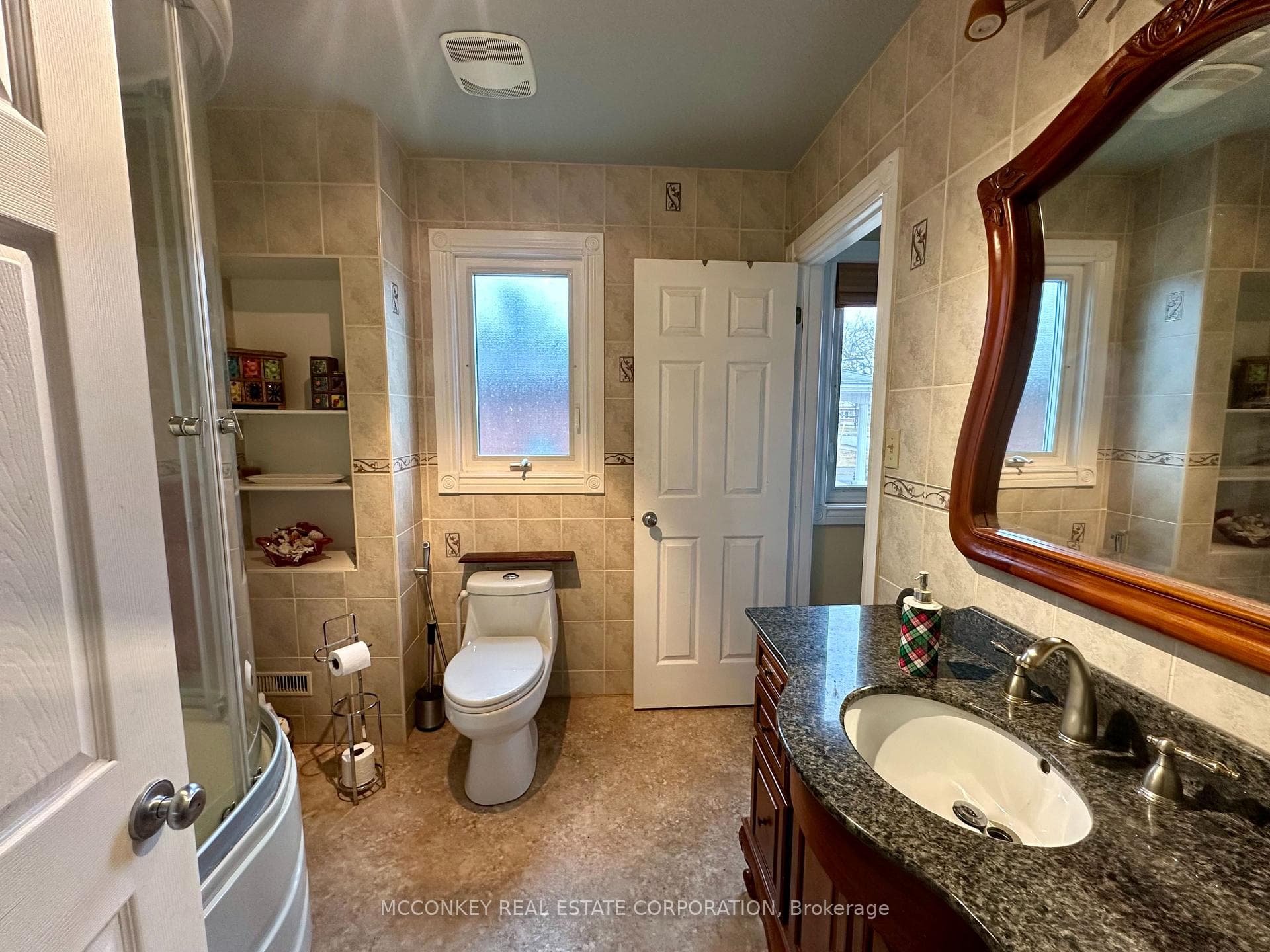320 Mckellar Street photo 14