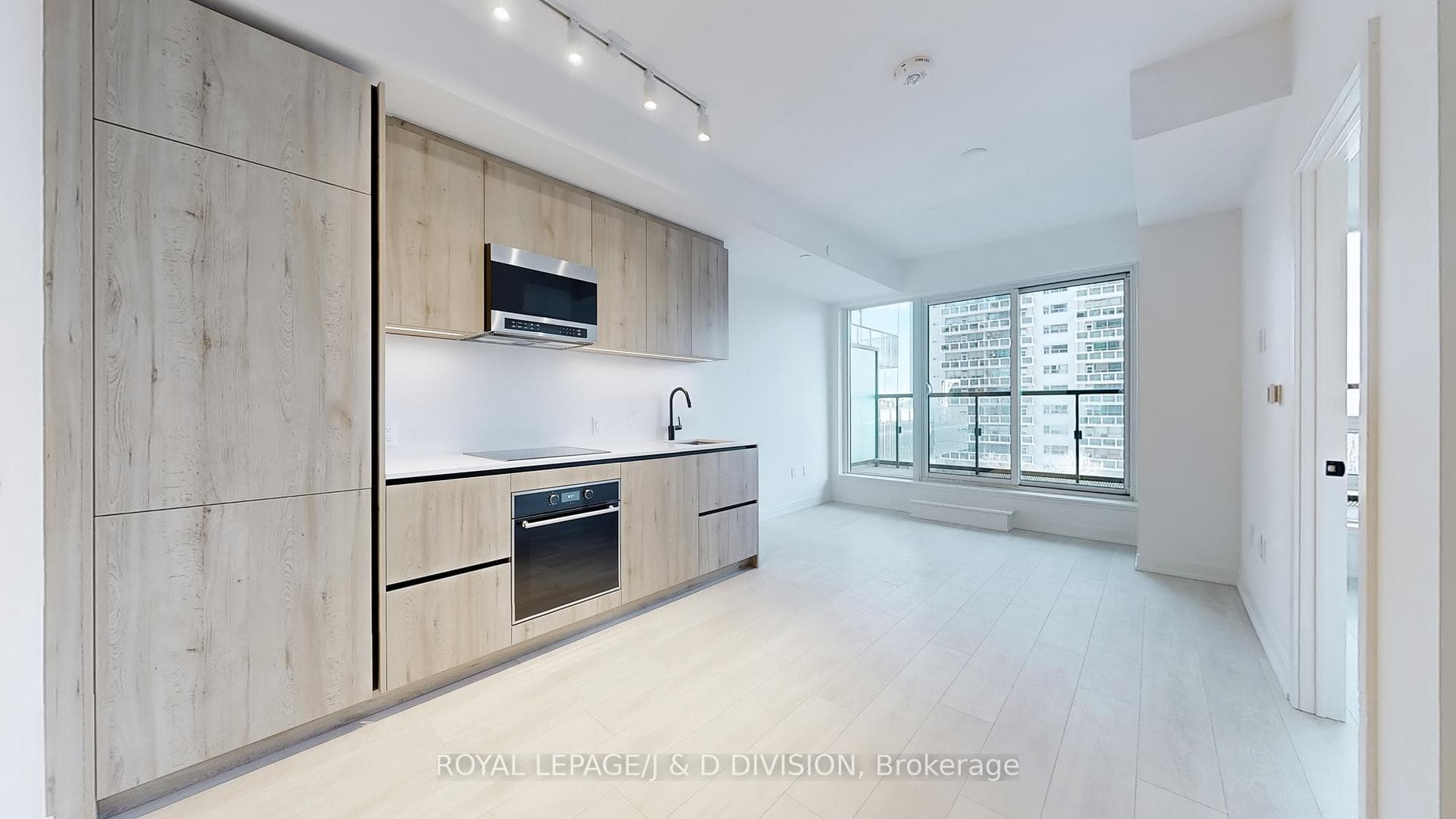 117 Broadway Avenue Unit 707 photo 2