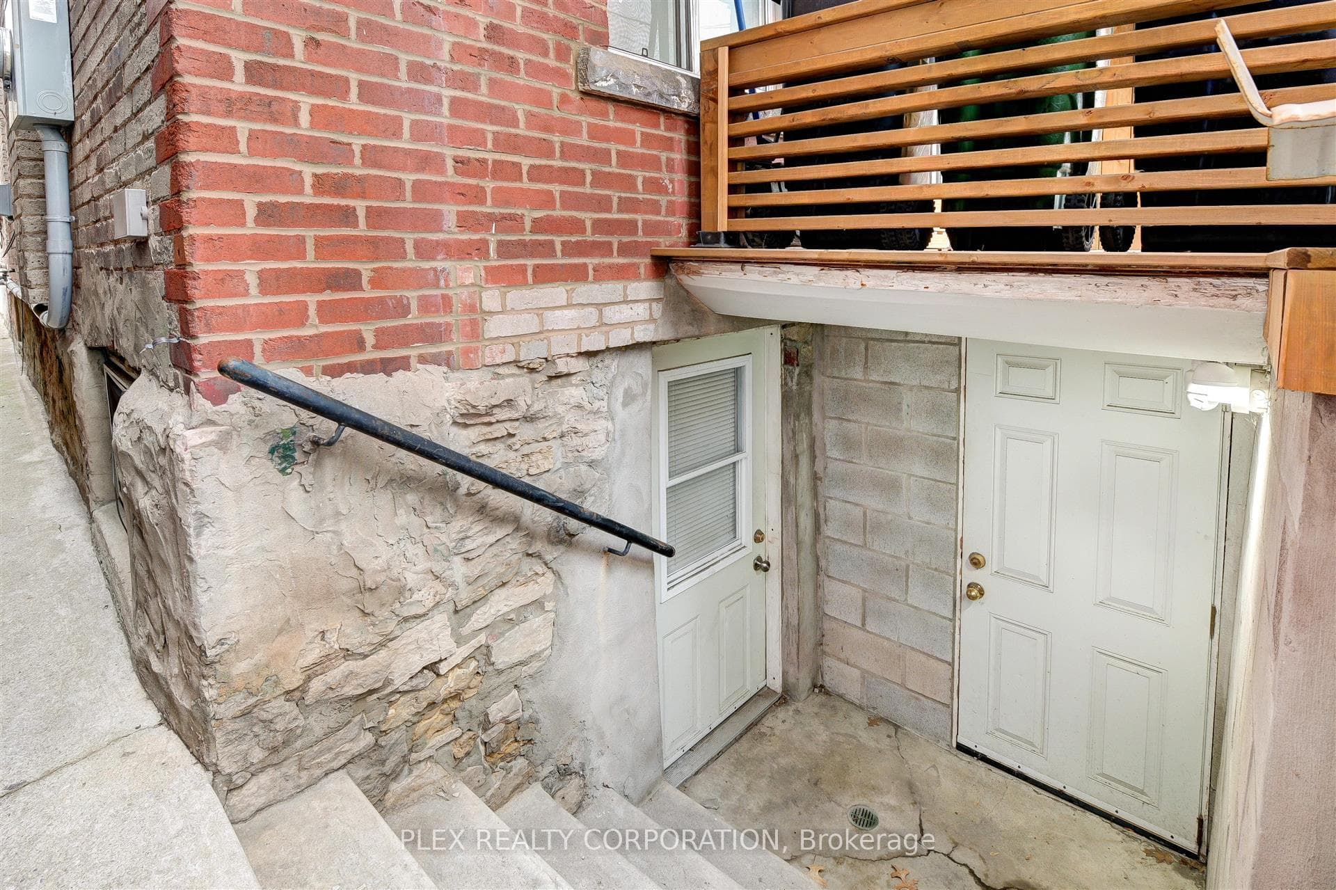 2378 St Clair Avenue photo 16