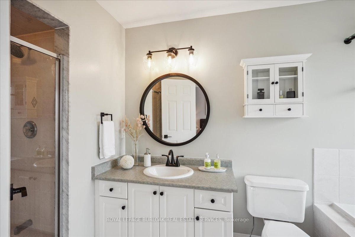 4 piece Ensuite bath.