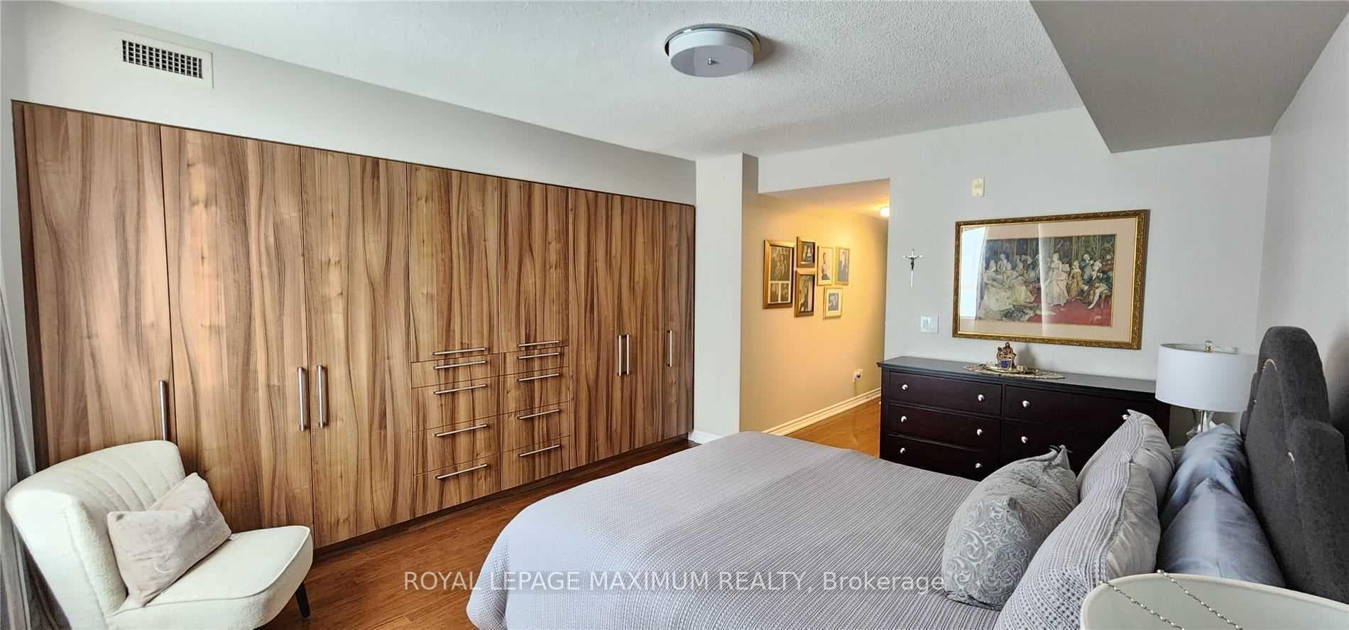 8026 Kipling Avenue Unit 305 photo 9