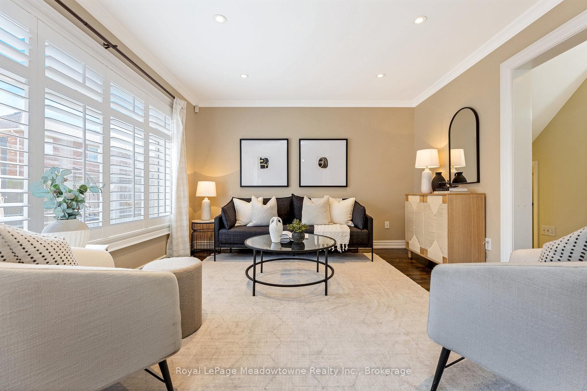 1216 Robson Crescent photo 10