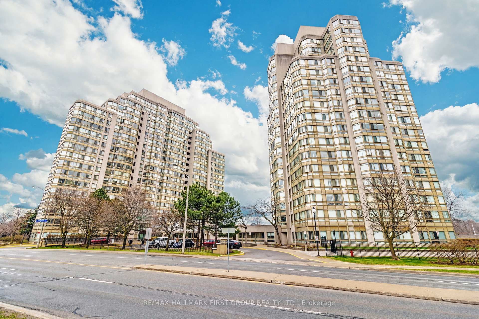 3233 Eglinton Avenue Unit 1811 photo 1