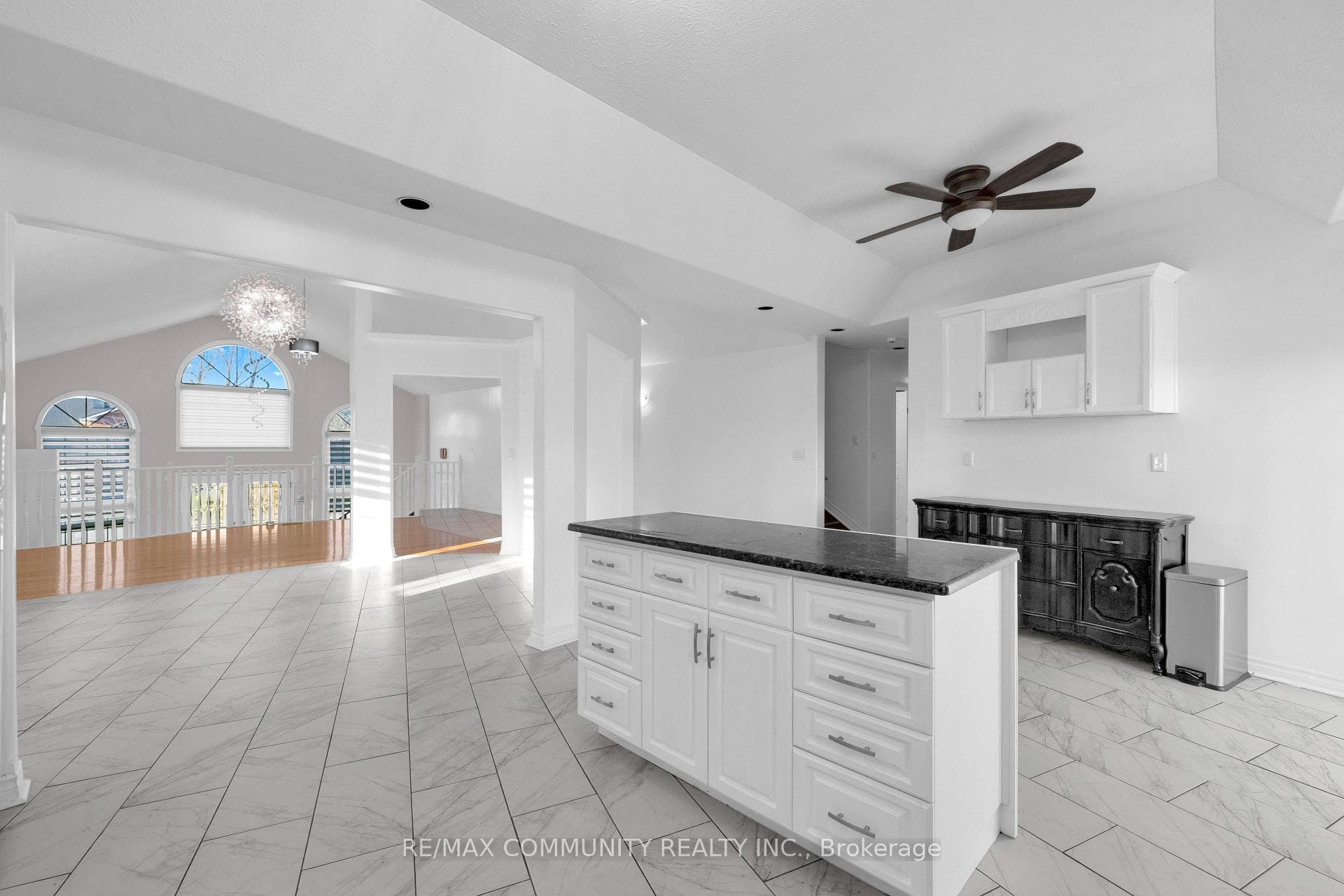 12 Baker Crescent photo 12