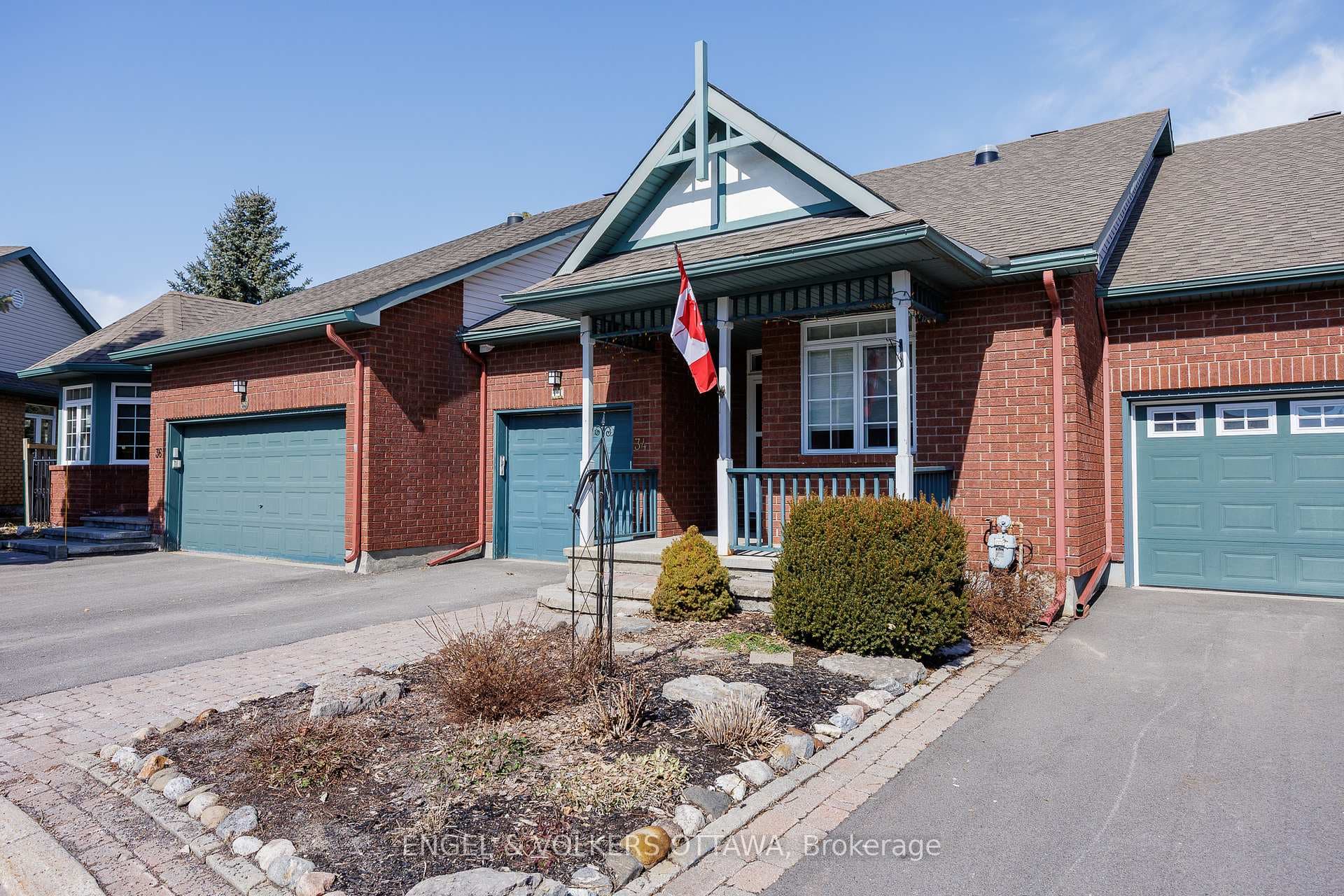 34 Briardale Crescent photo 2