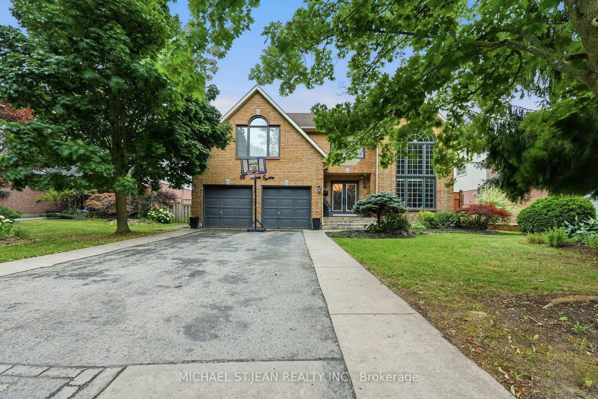 55 Woodside Square photo 3