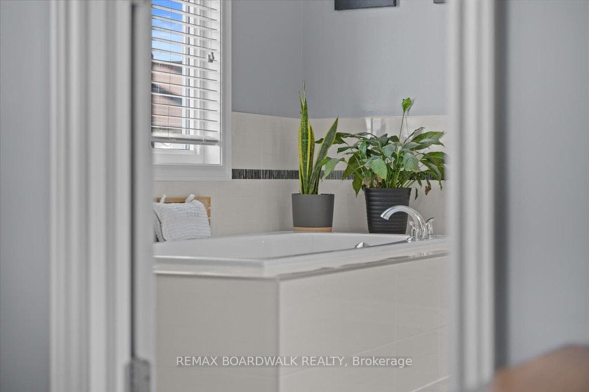 Soaker tub in the en suite