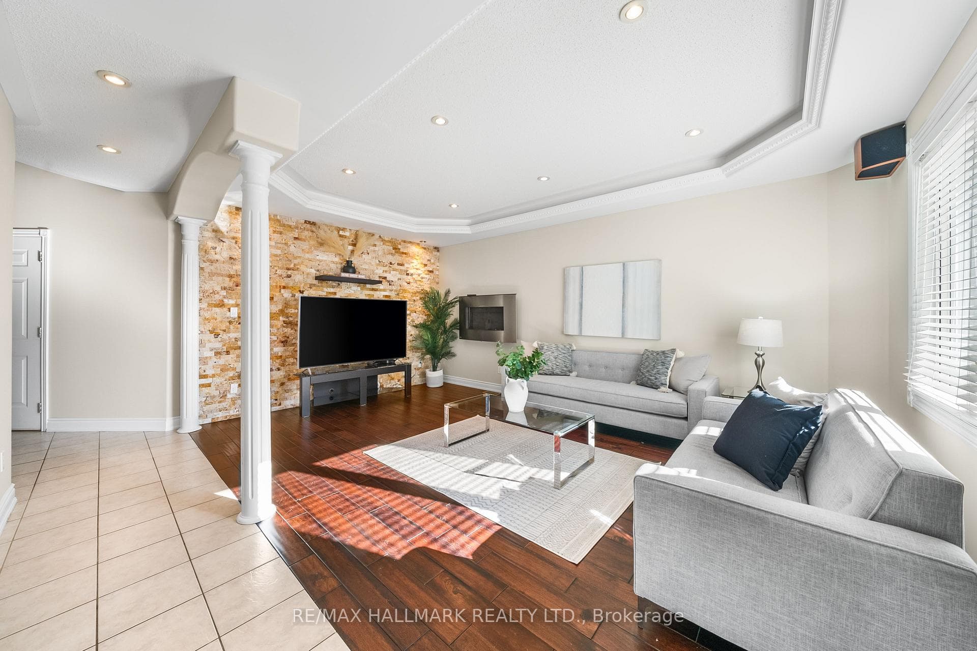 1502 Oakburn Street photo 9