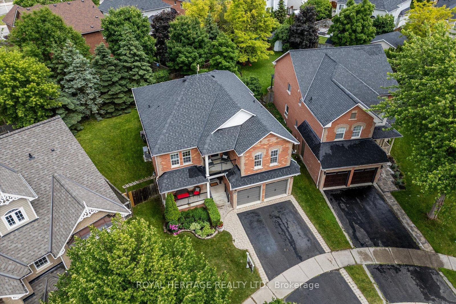 11 Dopp Crescent photo 37