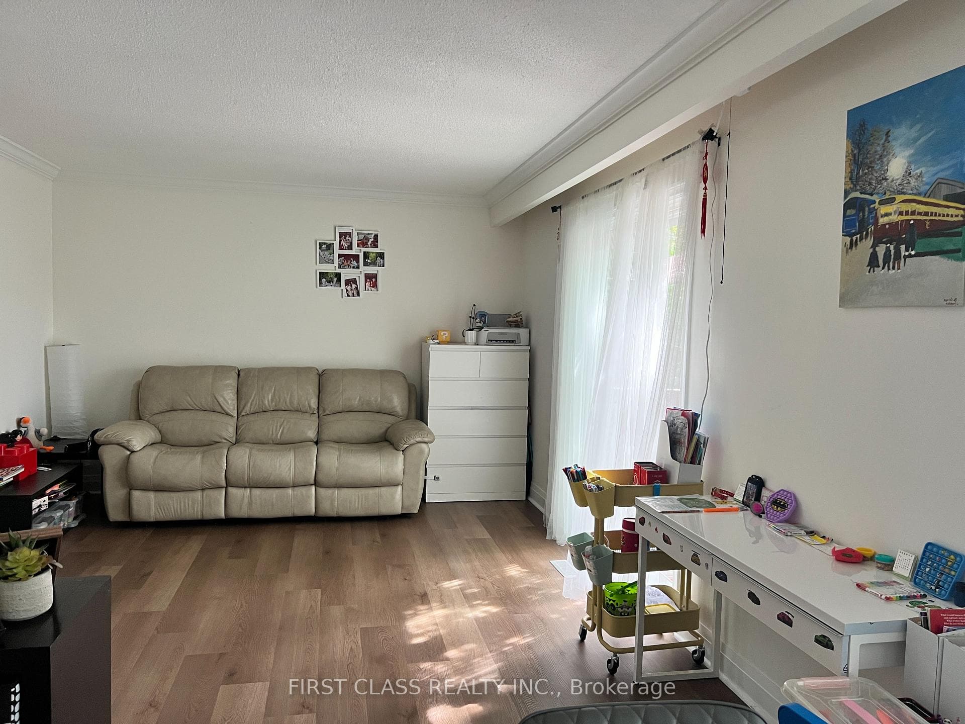 1144 Jamesway Boulevard photo 5