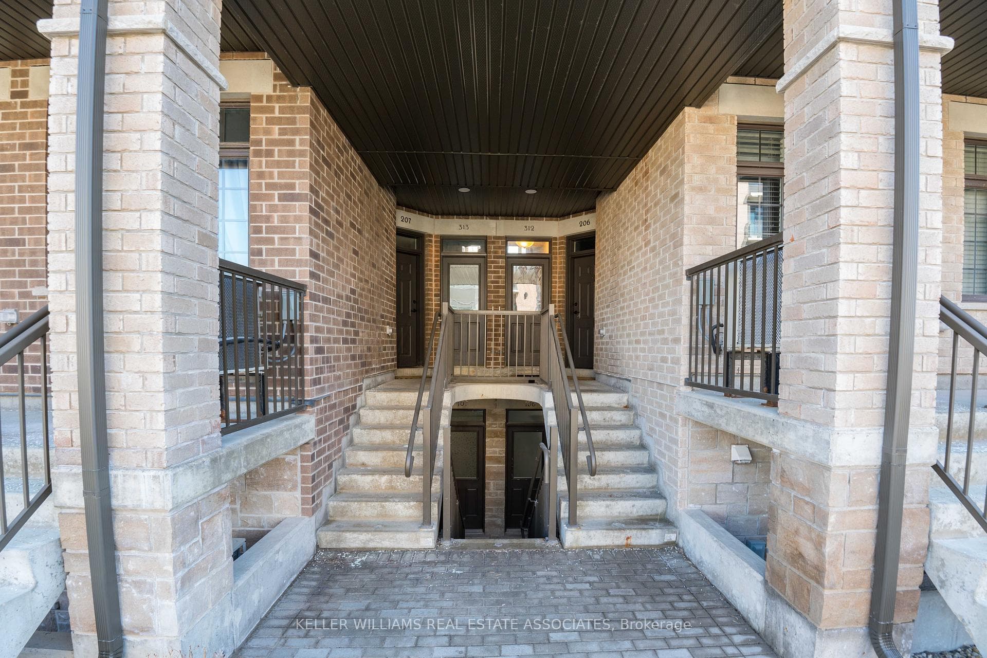 333 Gosling Gardens Unit 312 photo 2