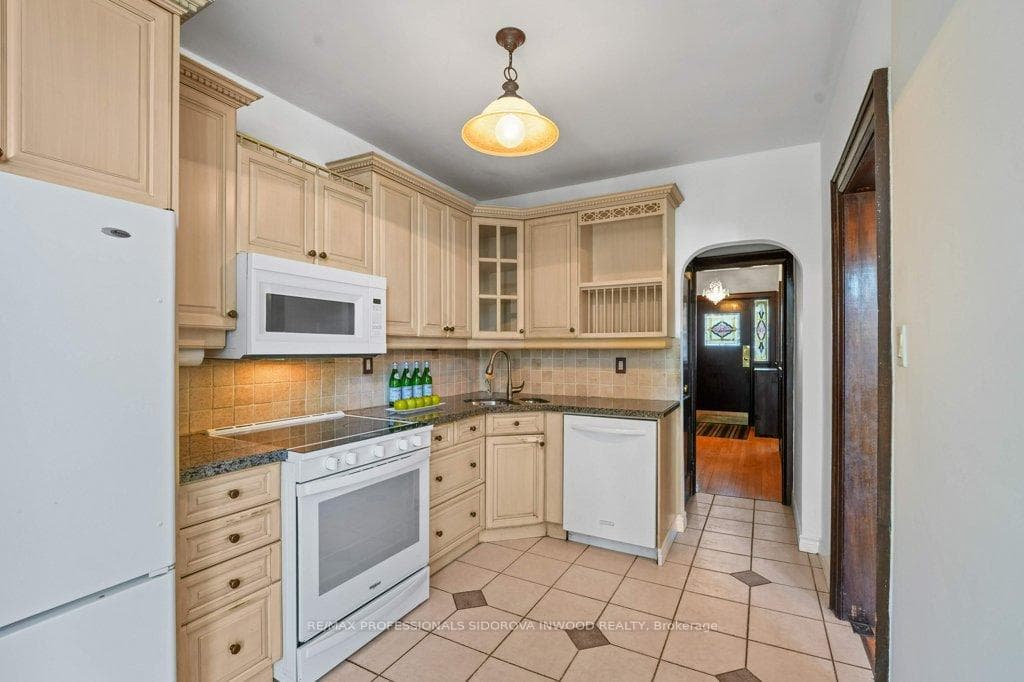 583 Willard Avenue photo 13