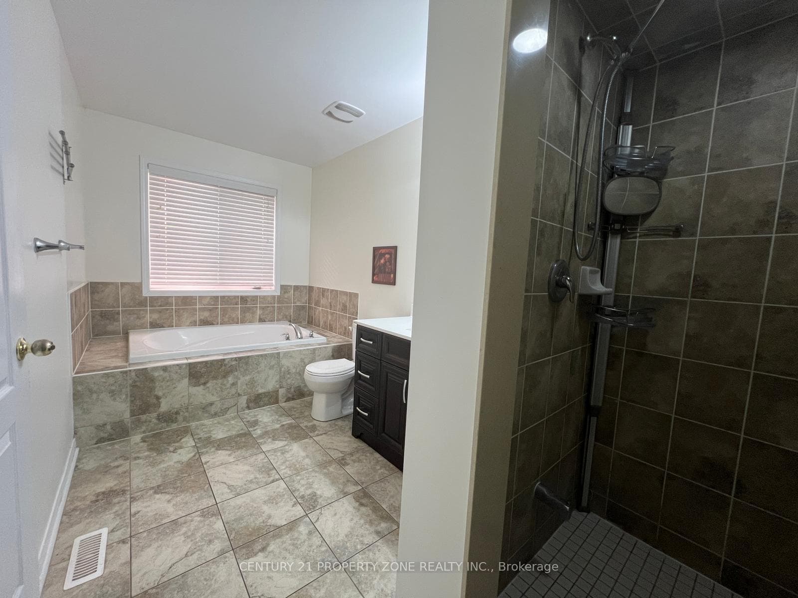 42 Arrowstone Court photo 18