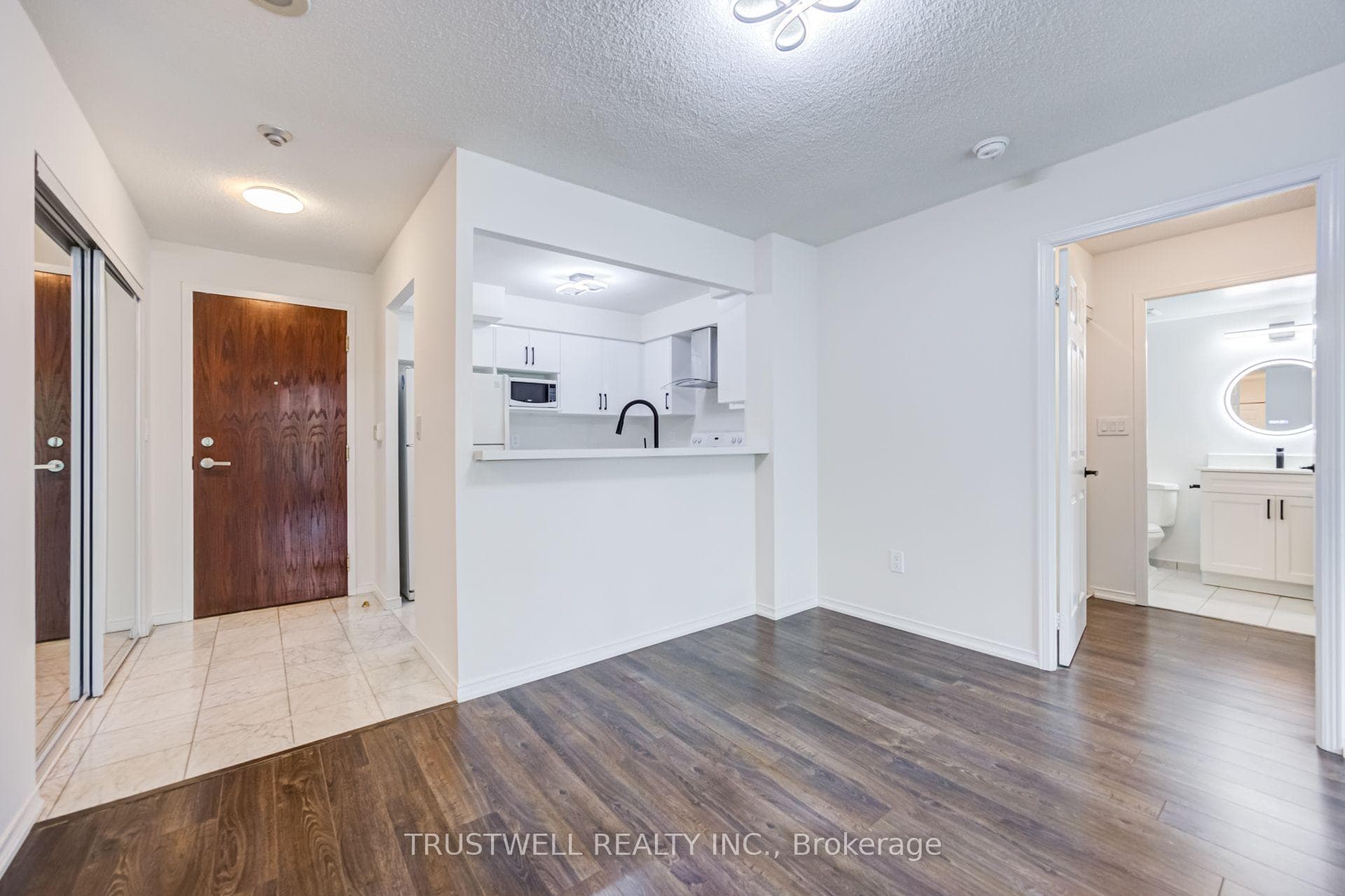 39 Pemberton Avenue Unit 401 photo 14