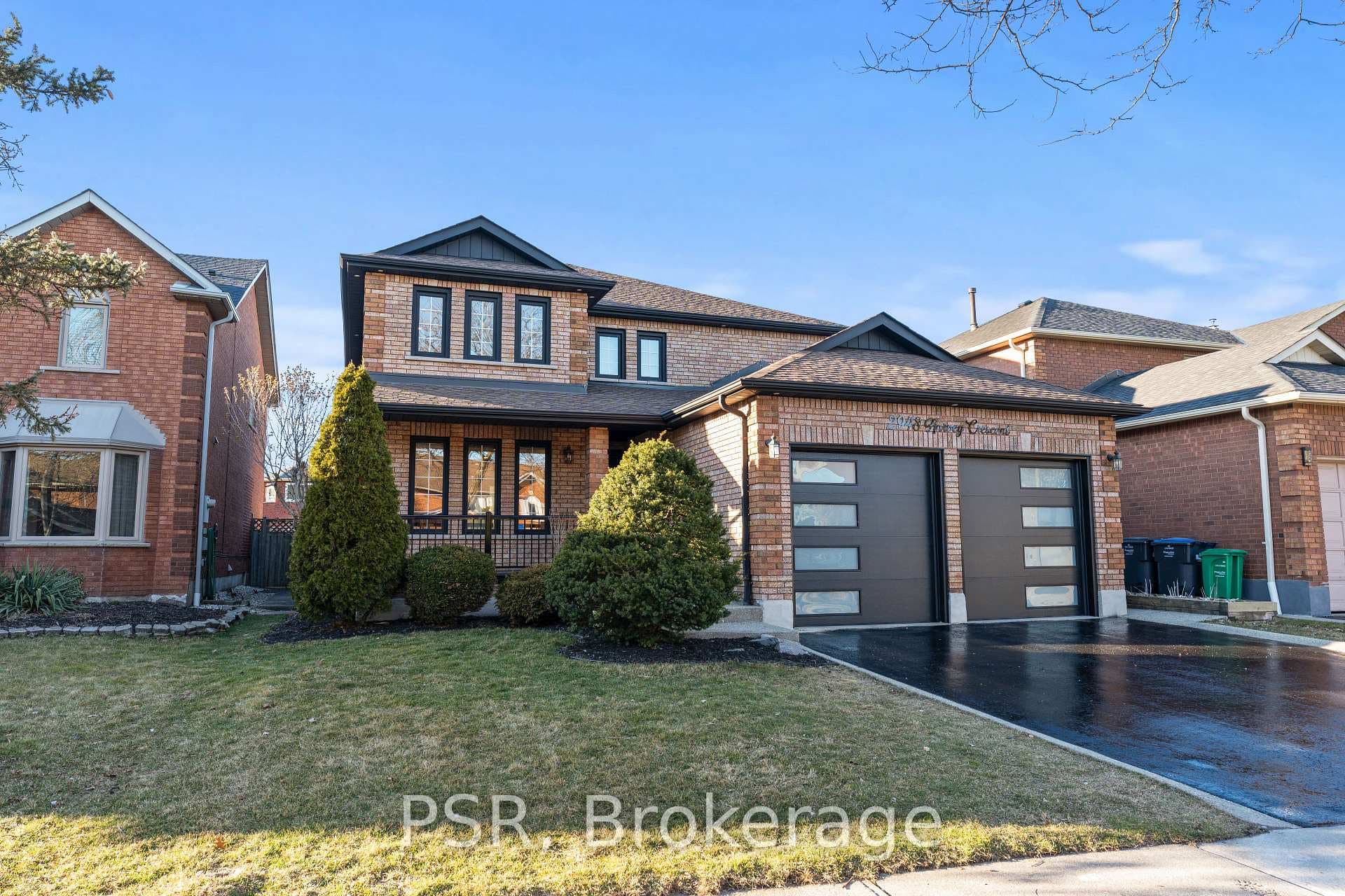 2948 Harvey Crescent photo 2